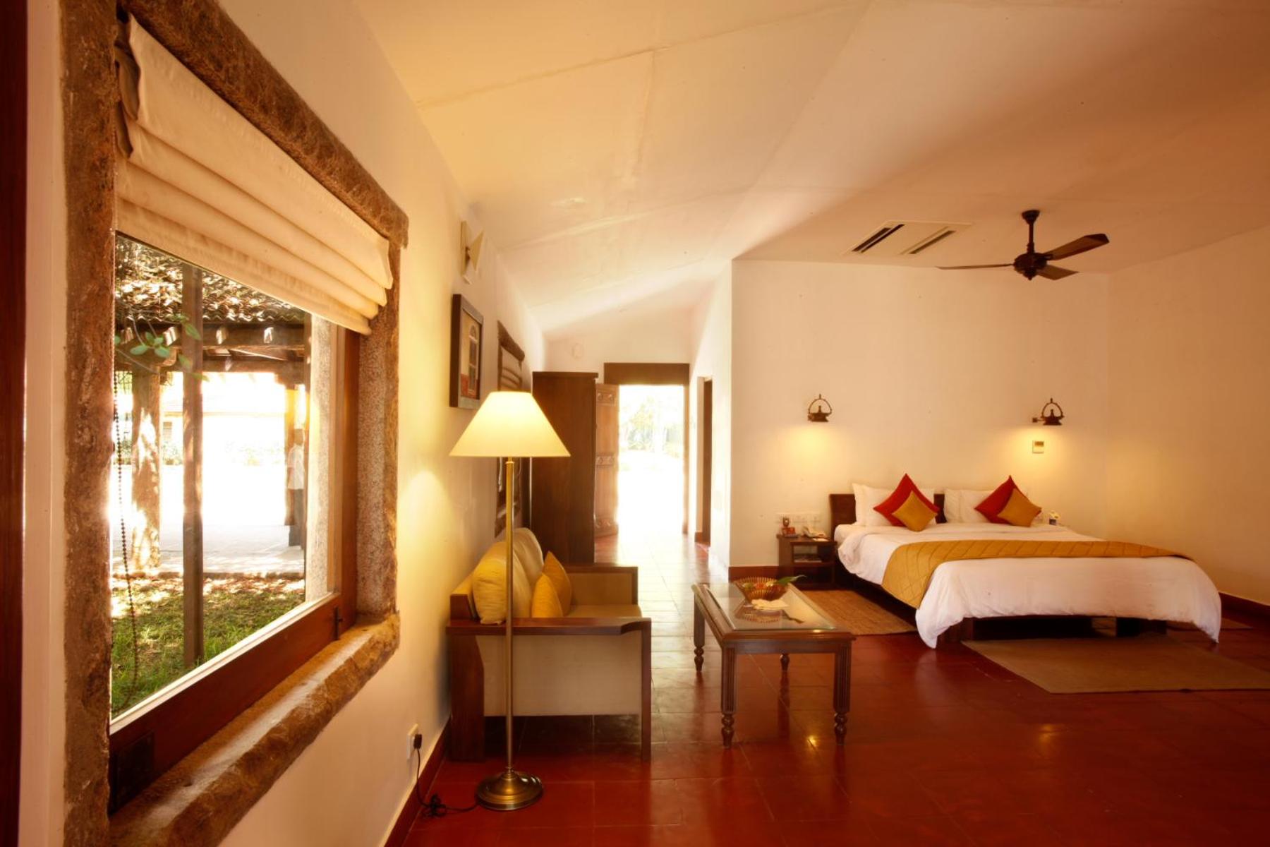 Deluxe Double Room (Complimentary breakfast and Hi-Tea (4–5 PM) with tea, coffee, and cookies)