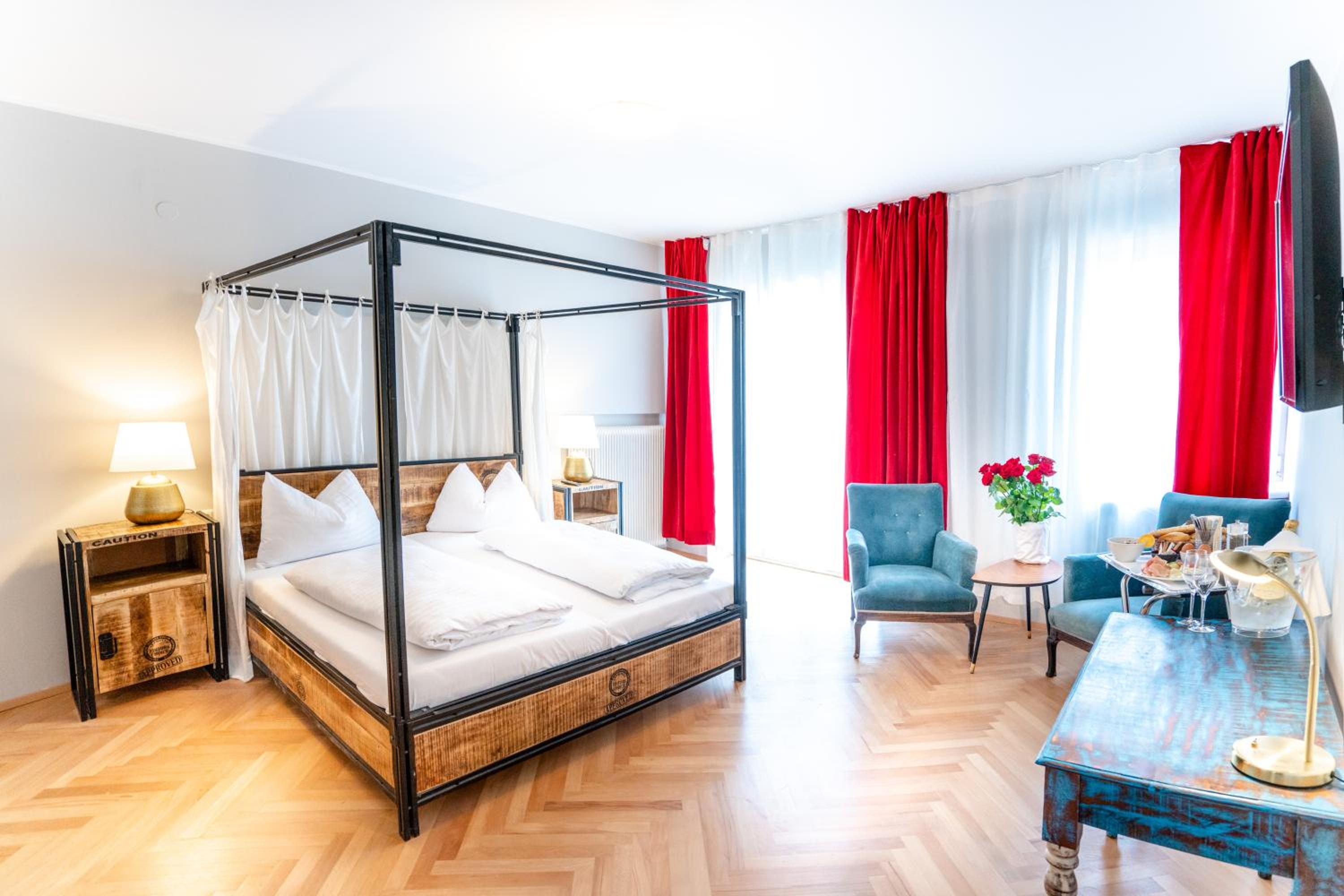 Double Room - Photo 7