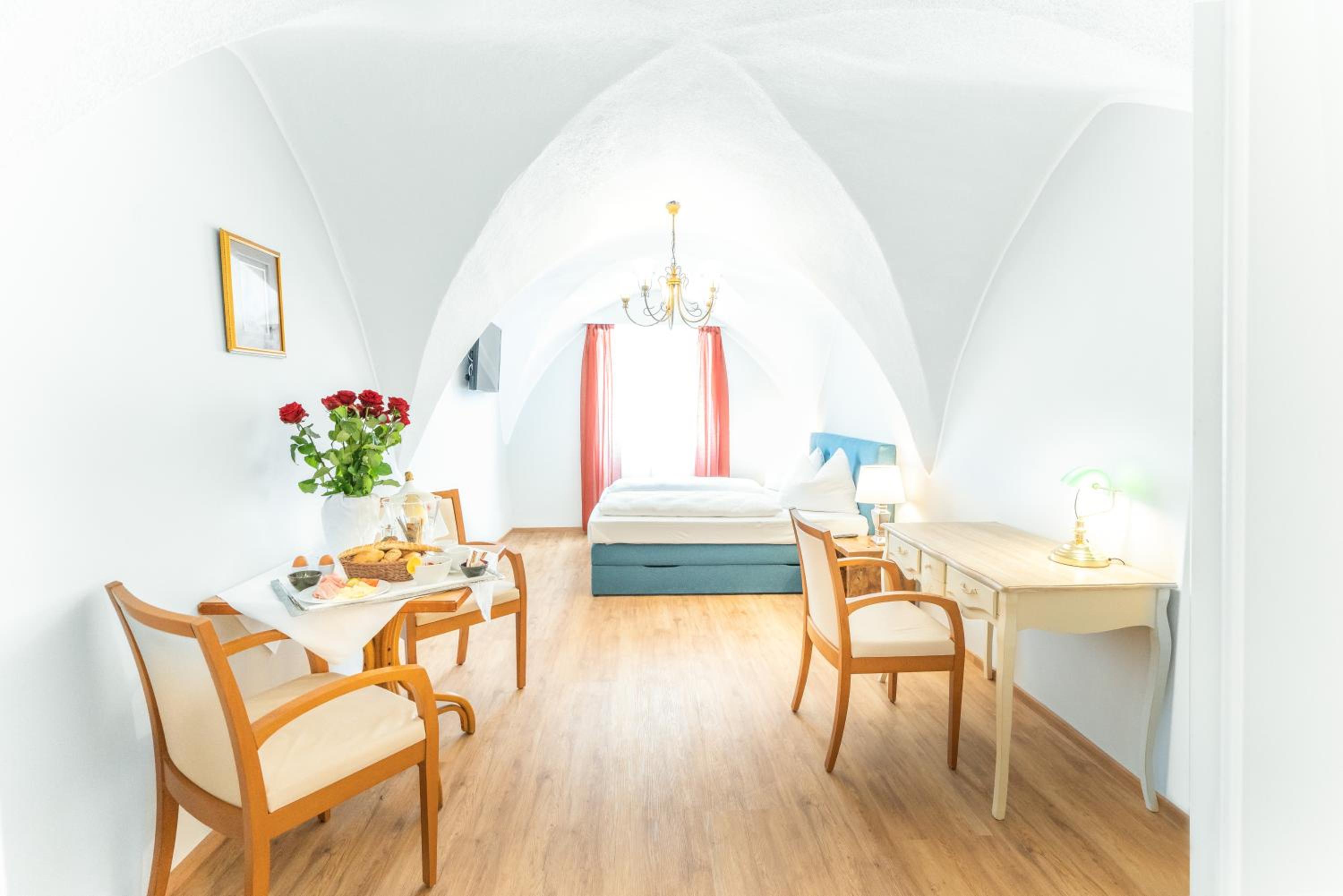 Double Room - Photo 6