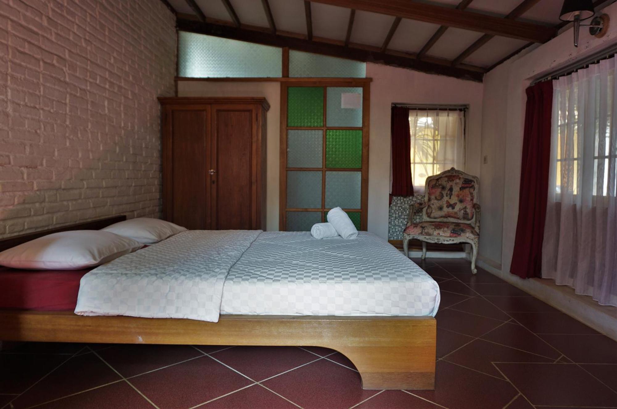 Deluxe Double Room (2 Adults + 1 Child) photo 2