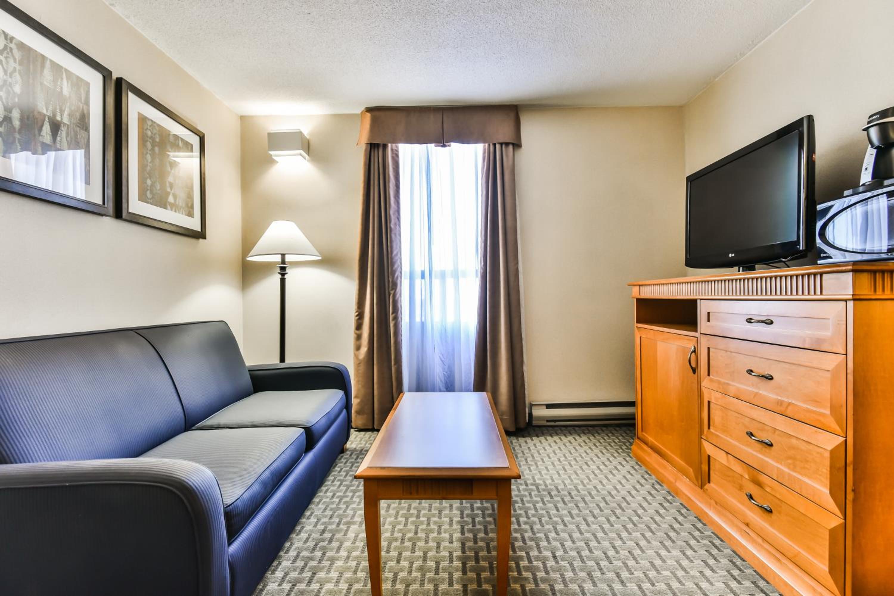 Junior Suite - Non-Smoking - Photo 3