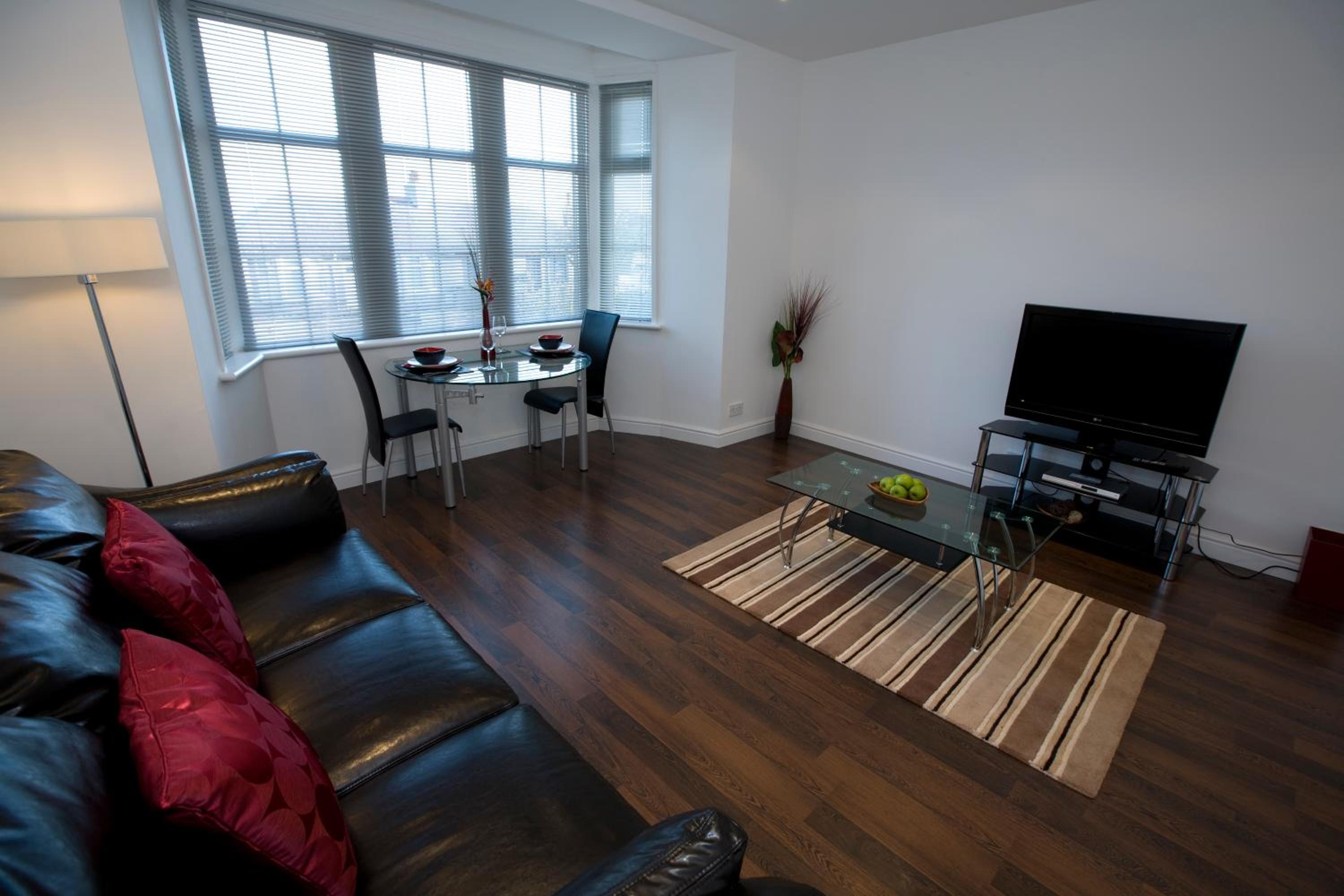 One-Bedroom Apartment photo 1