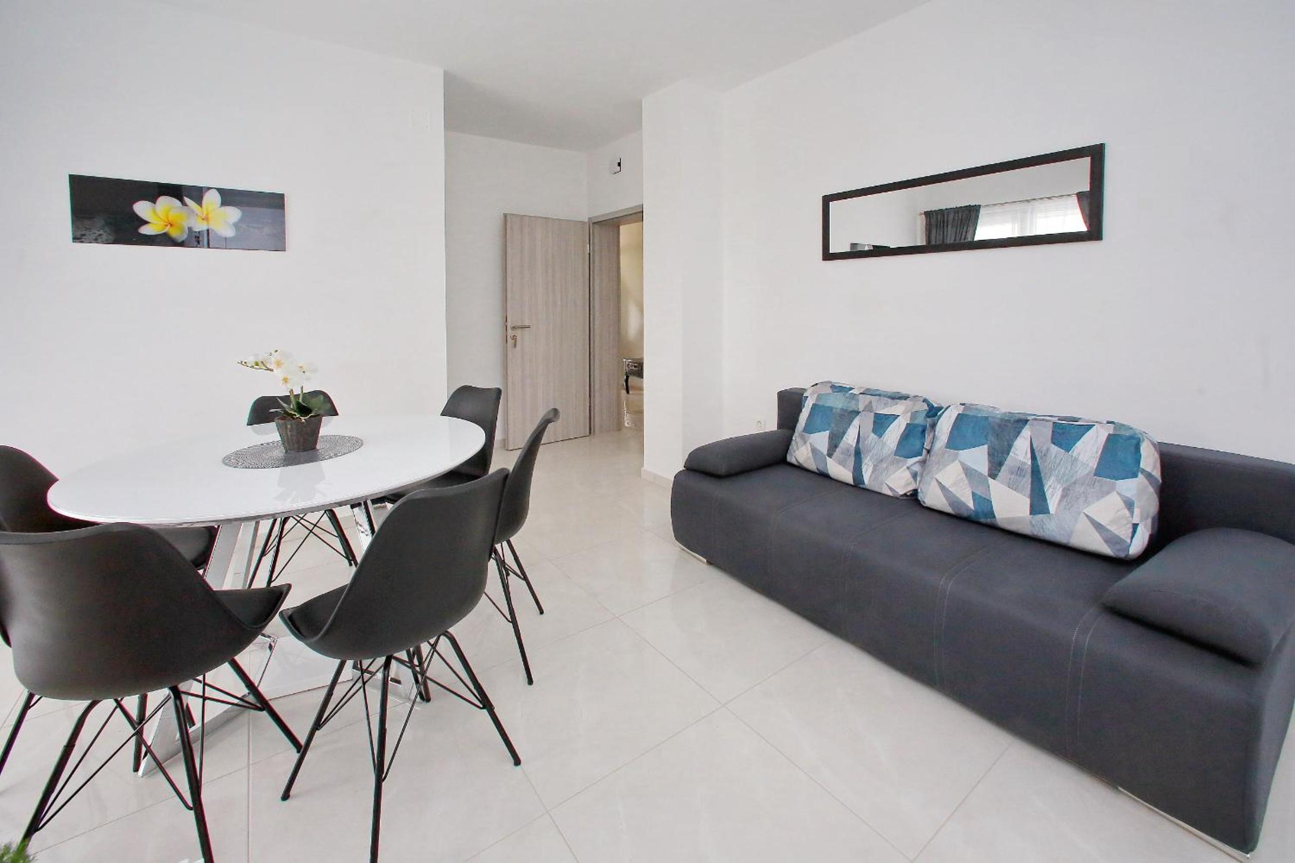 Apartment photo 2