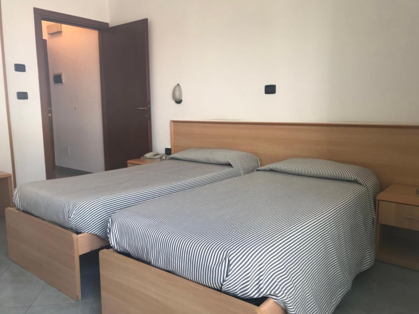 Twin Room - Photo 3