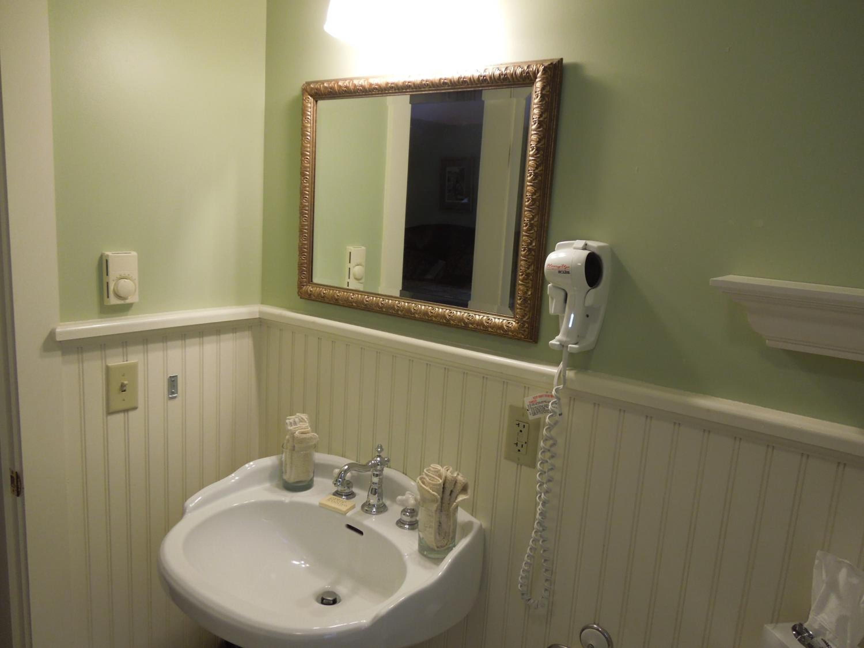 Luxury King Room with Spa Bath - Photo 2
