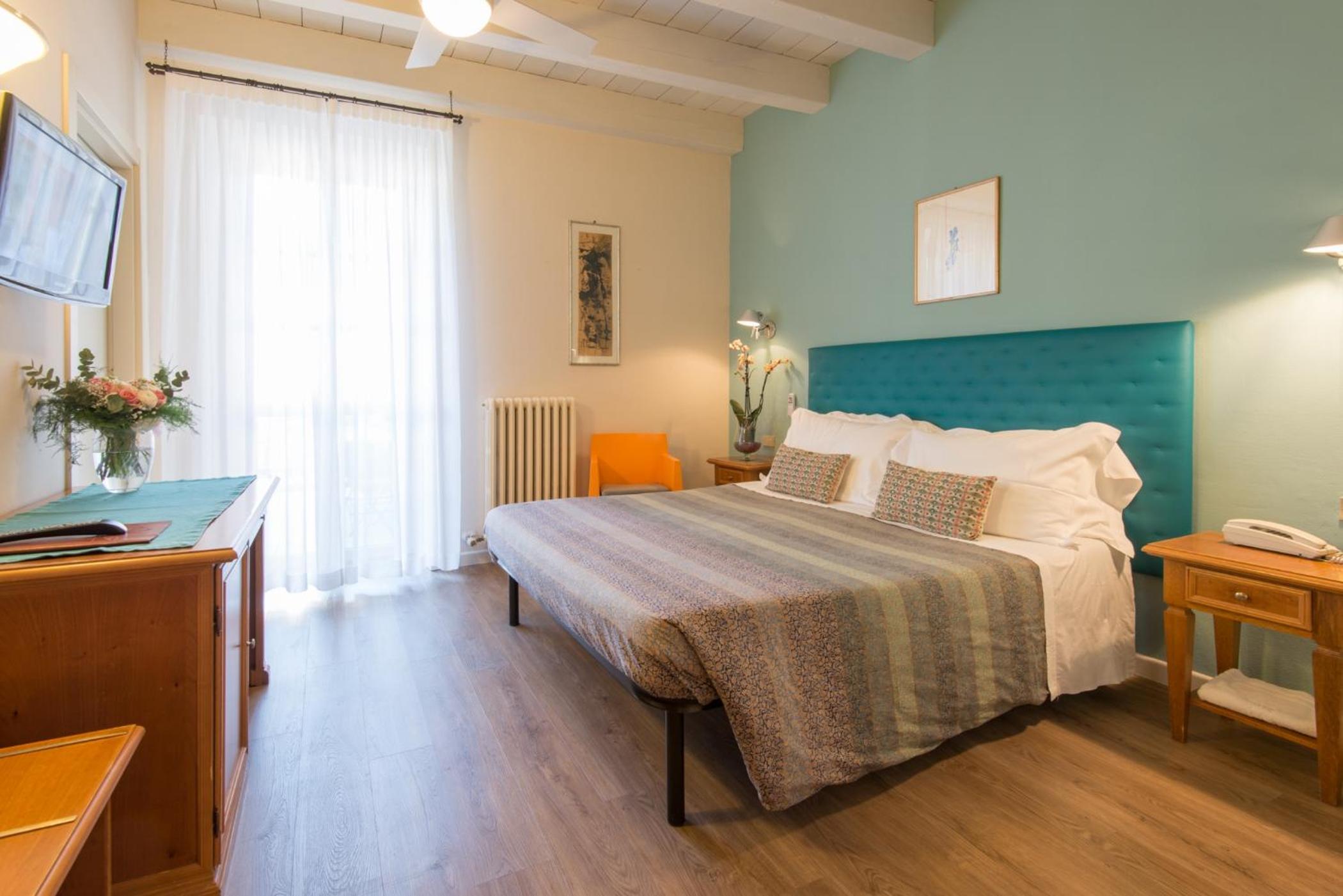 Double or Twin Room - Photo 7