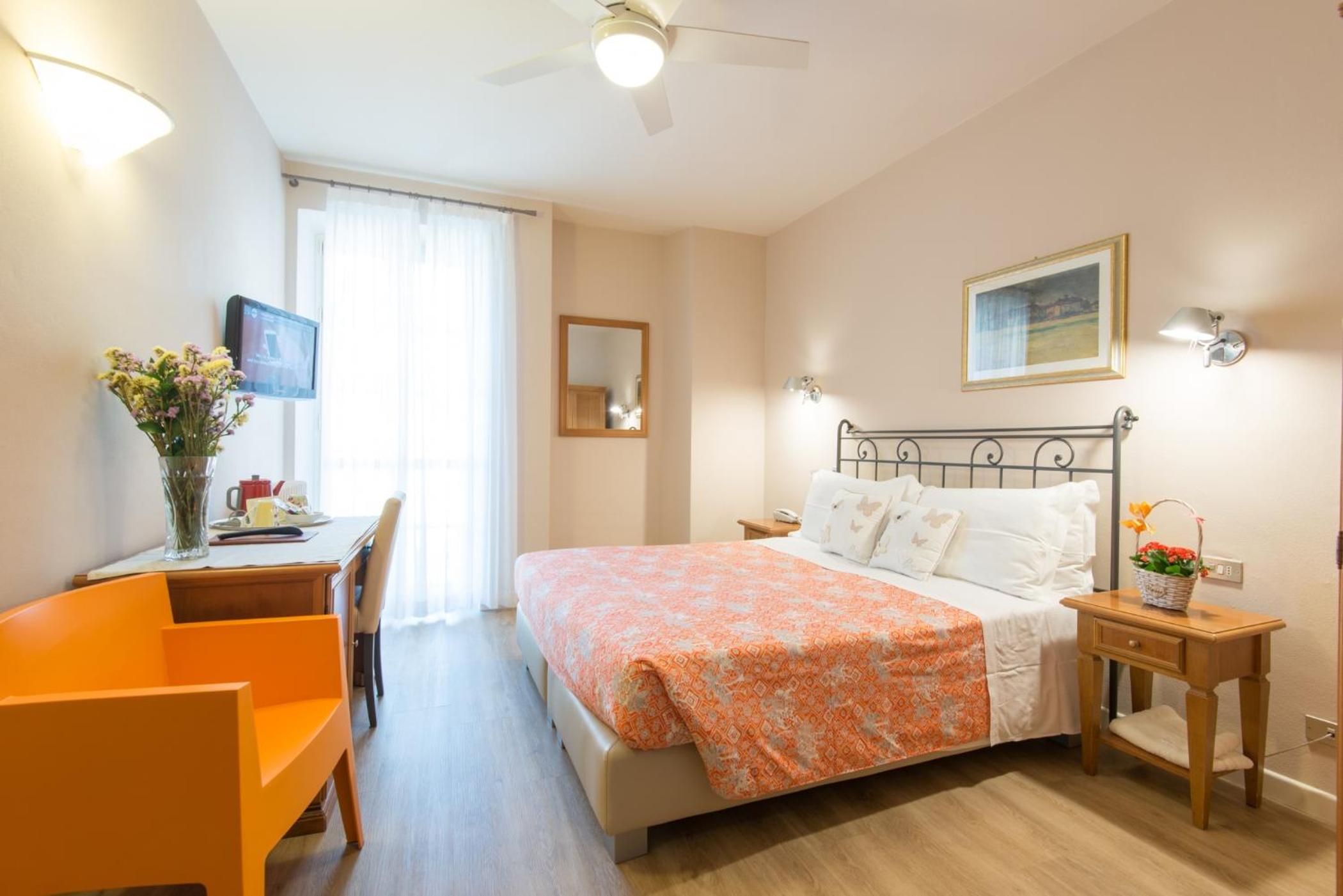 Double or Twin Room - Photo 9