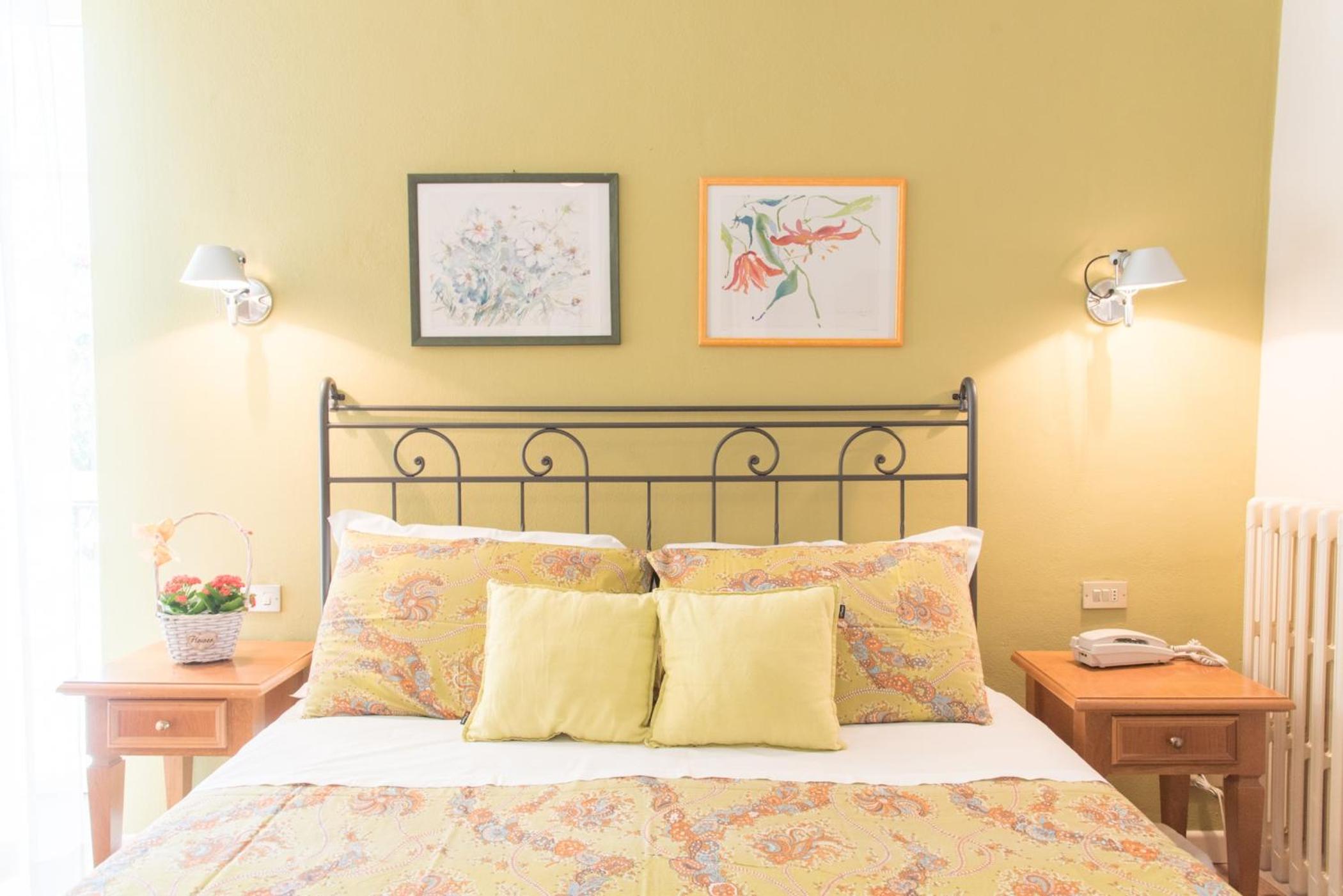 Double or Twin Room - Photo 15