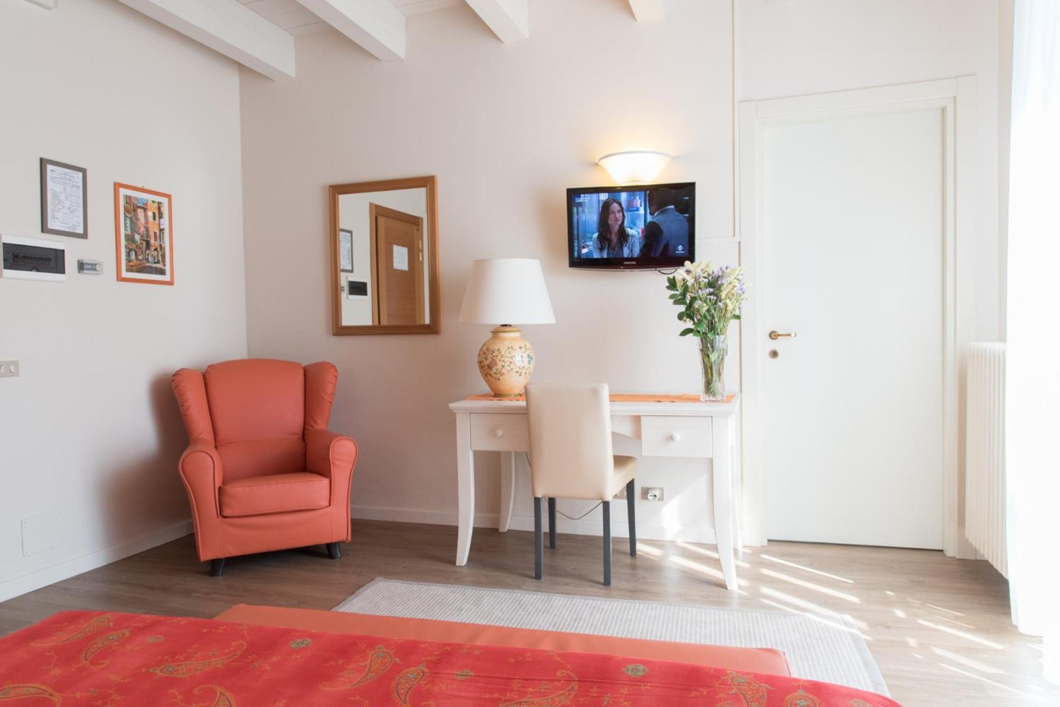 Double or Twin Room - Photo 14