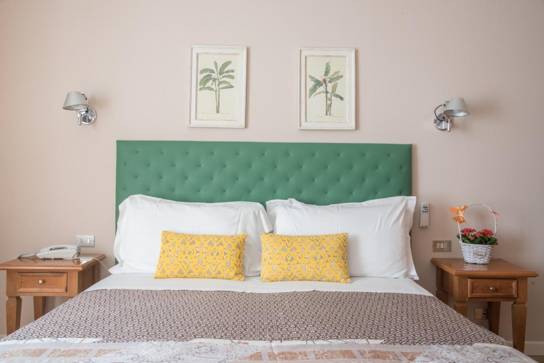 Double or Twin Room - Photo 13