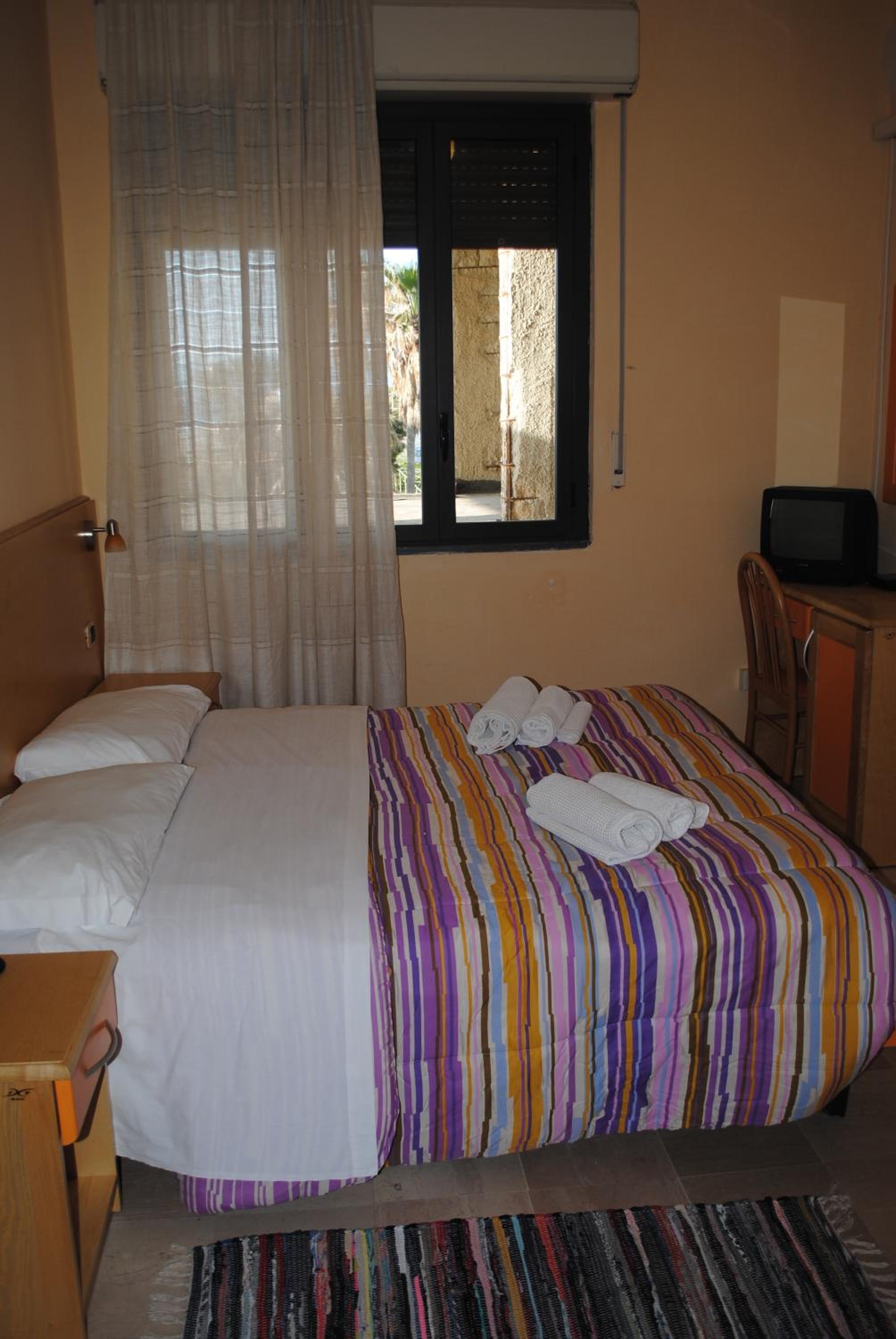 Standard Twin Room with Sea View photo 2