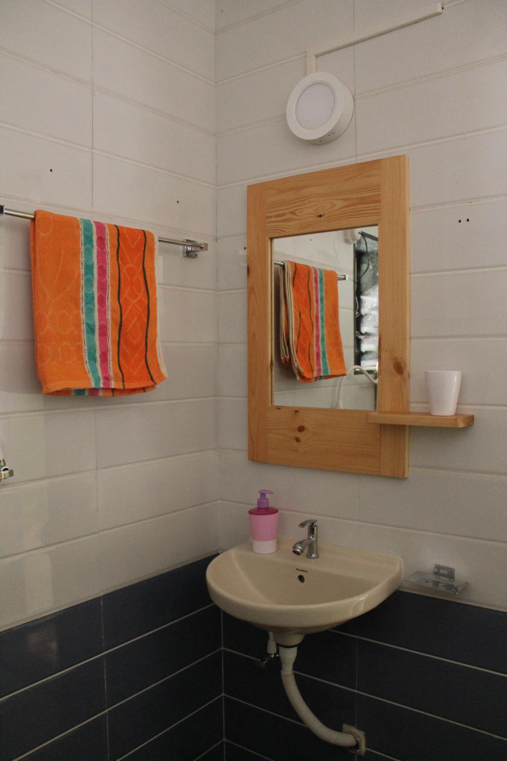 Deluxe Double or Twin Room - Photo 8