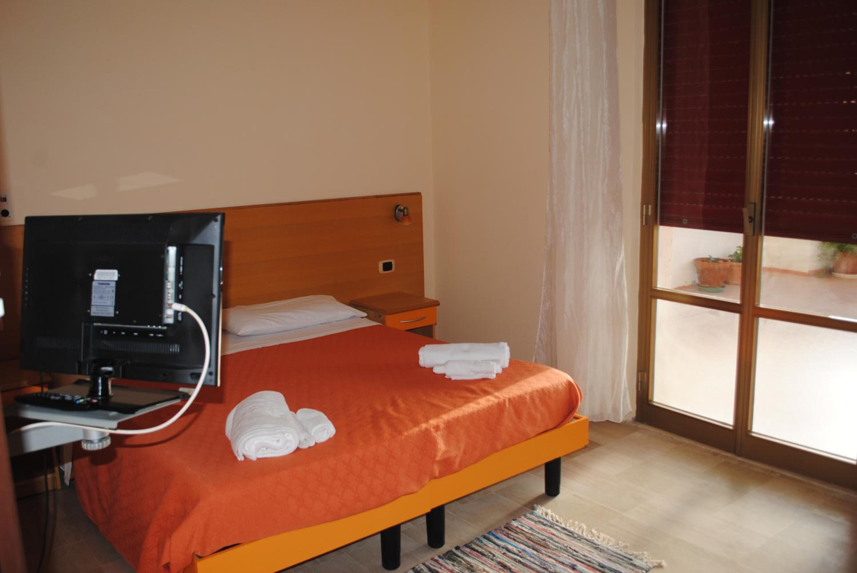 Double or Twin Room with Sea View photo 2