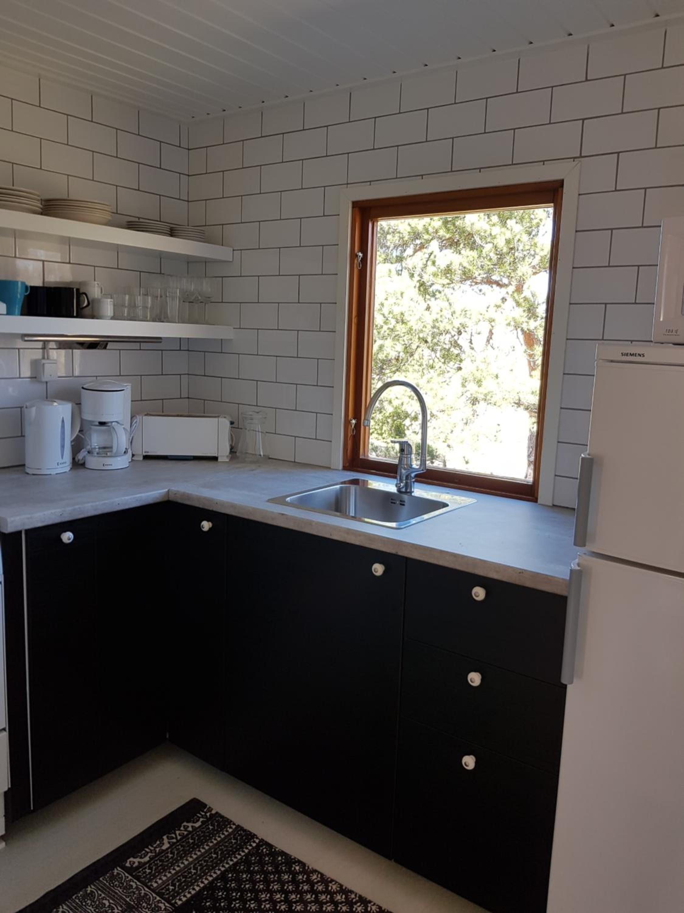 Two-Bedroom Cottage - Photo 8
