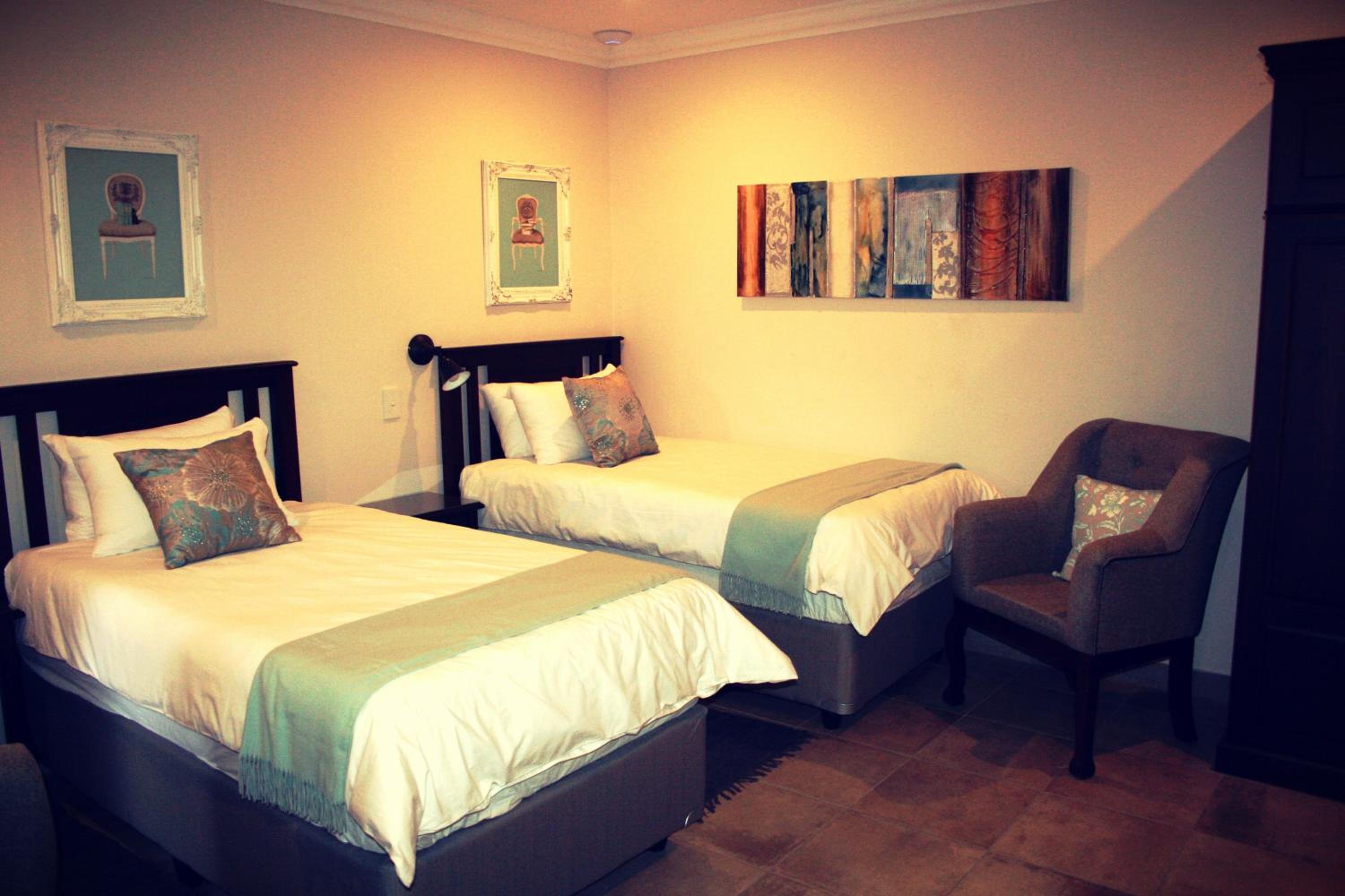 Standard Twin Room photo 2