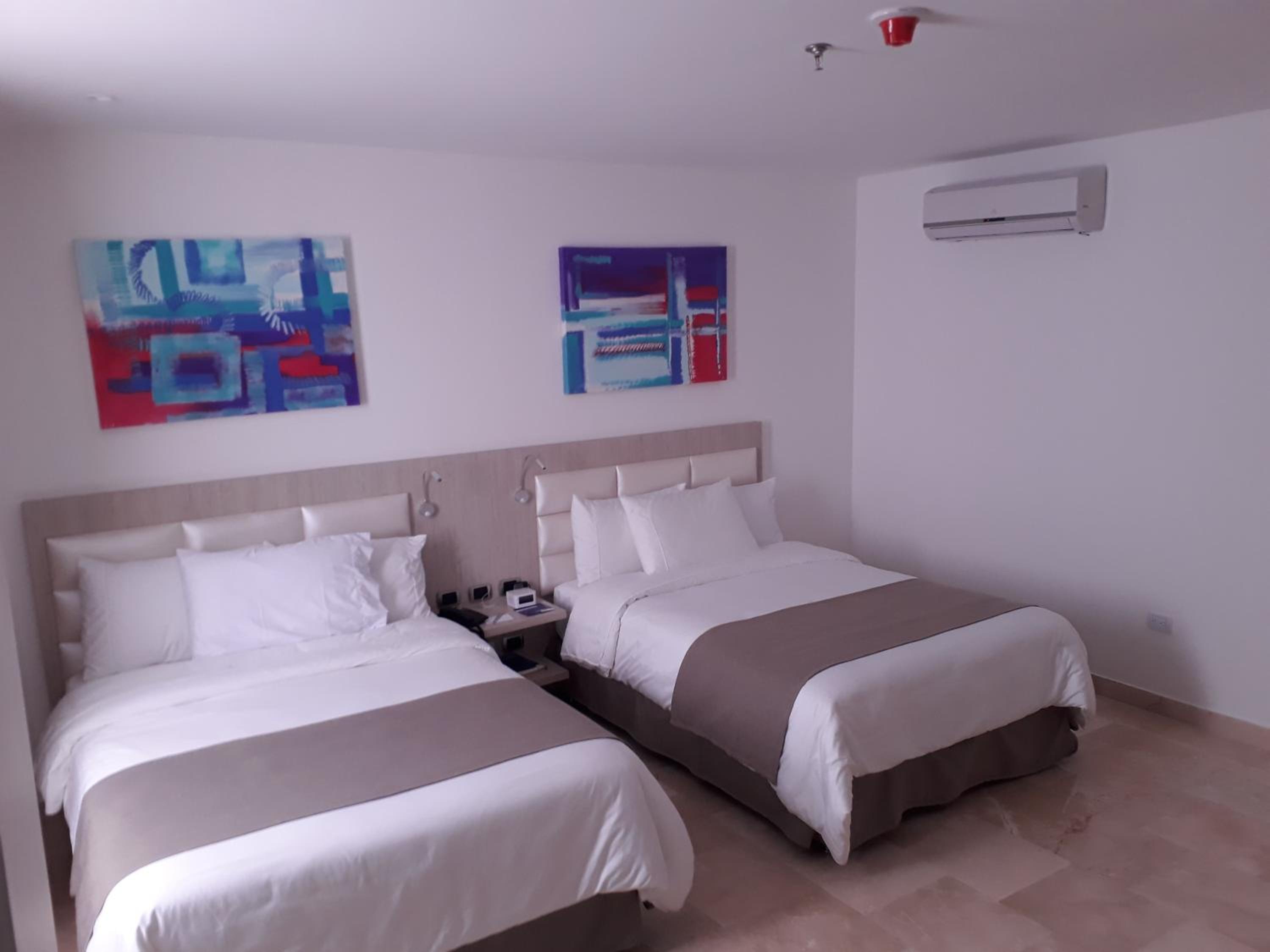 Premium Twin Room with City View - Non-Smoking photo 2