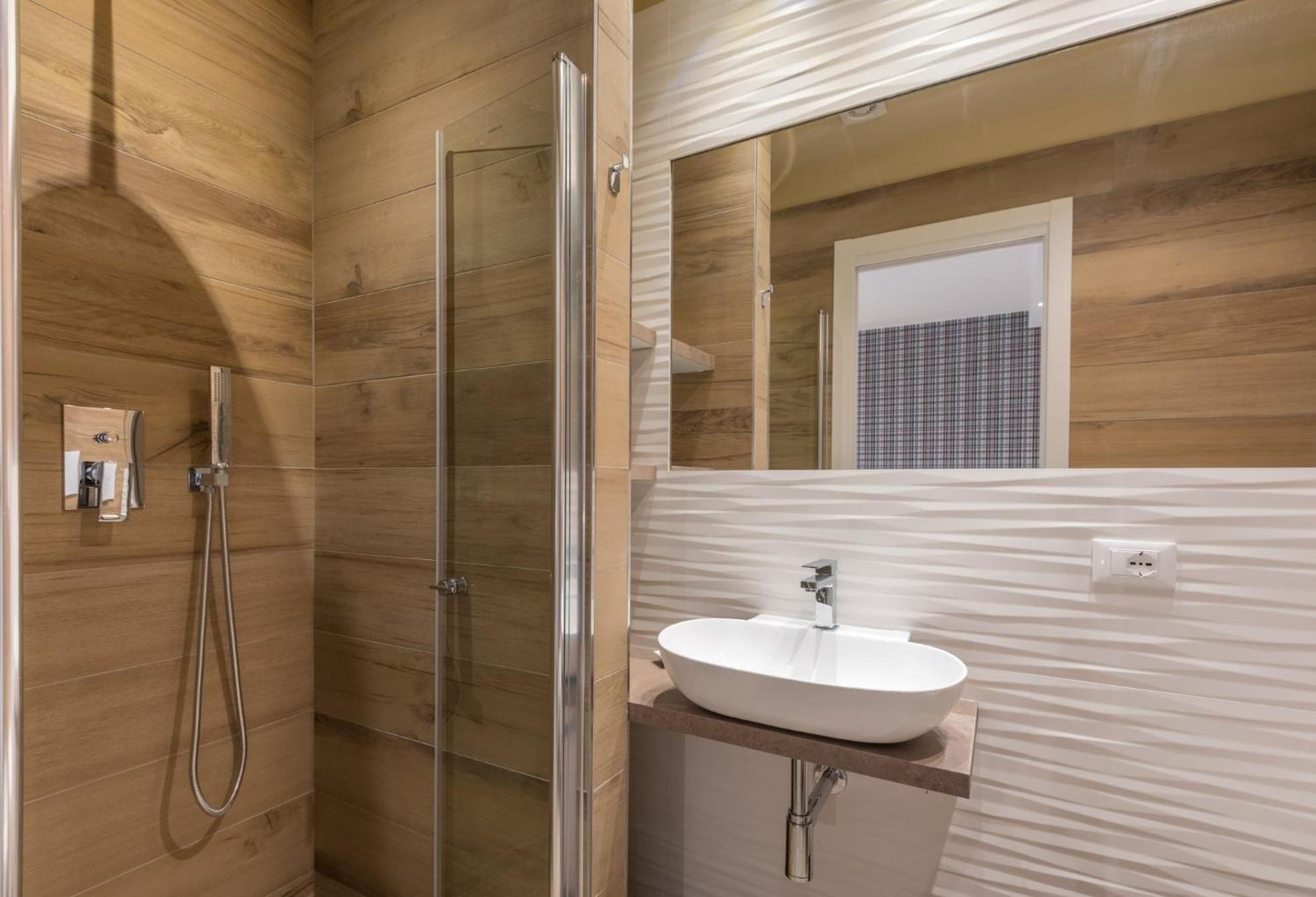 Standard Triple Room - Photo 12