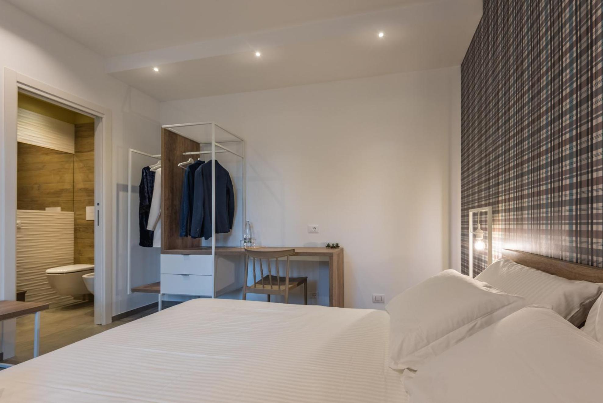 Standard Double Room - Photo 6