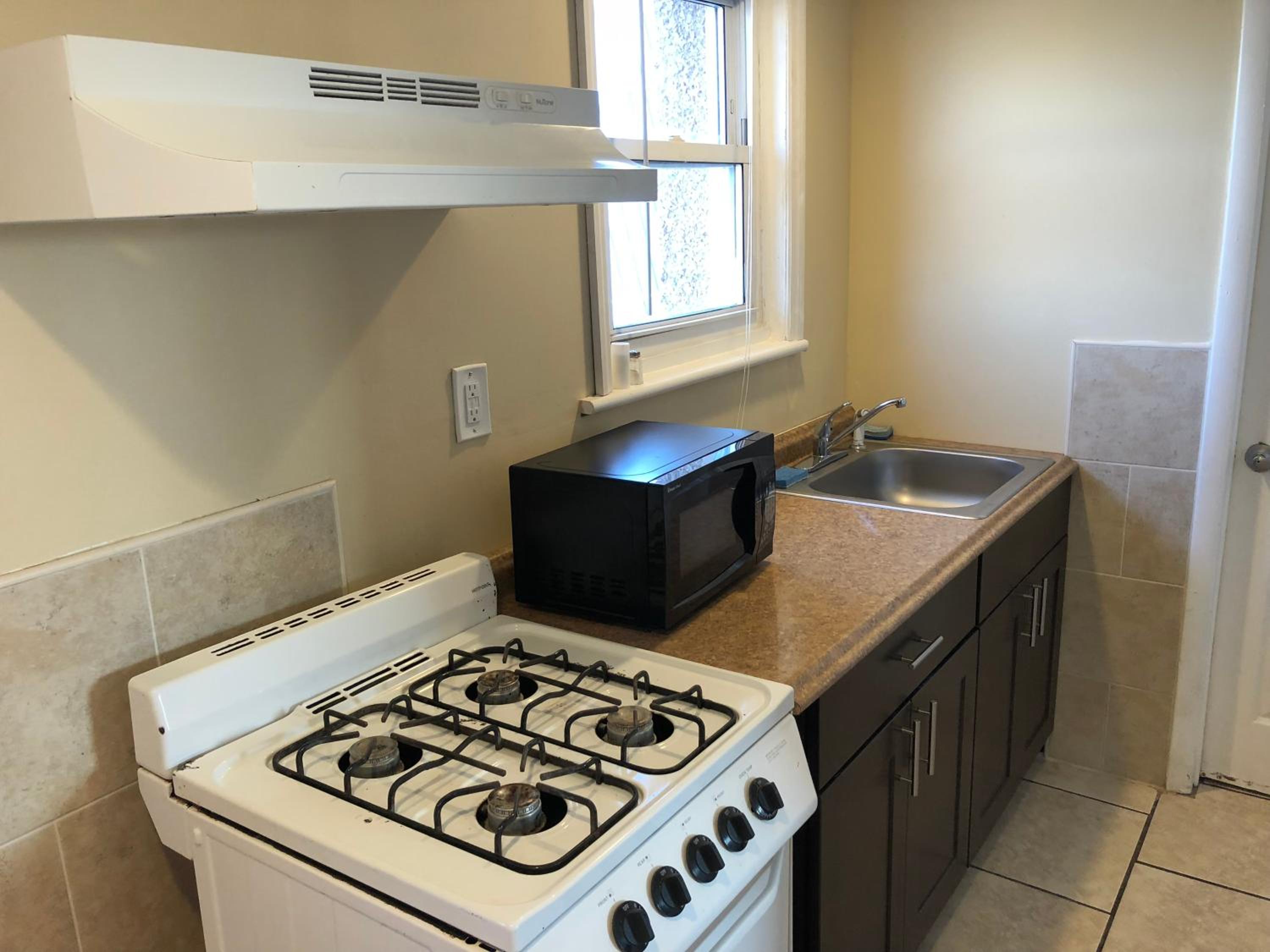 Three-Bedroom Apartment - Photo 6
