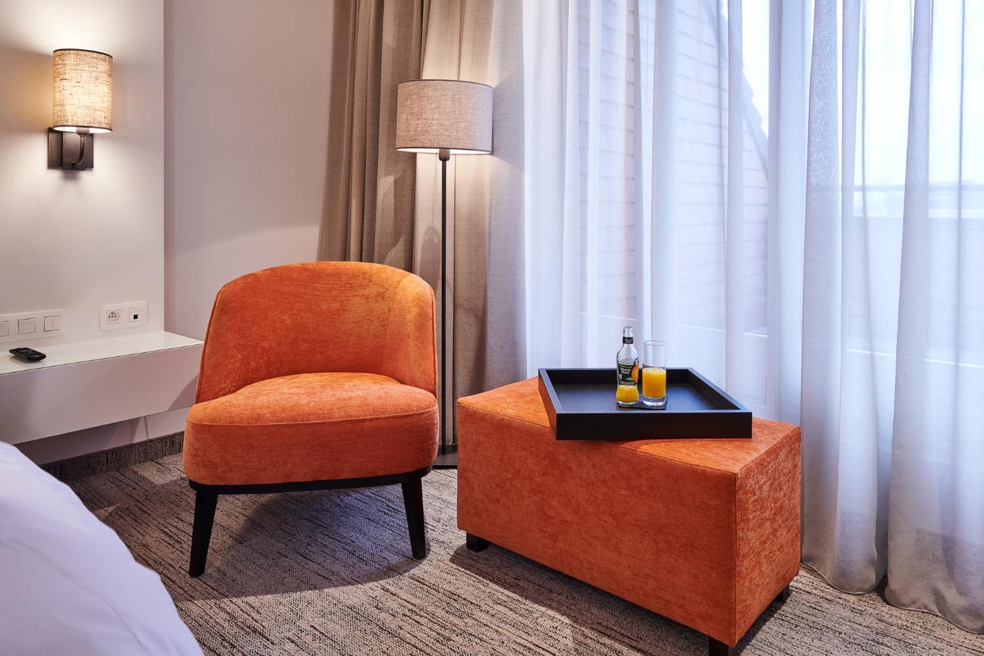 King Room with Walk-in Shower - Reduced mobility access