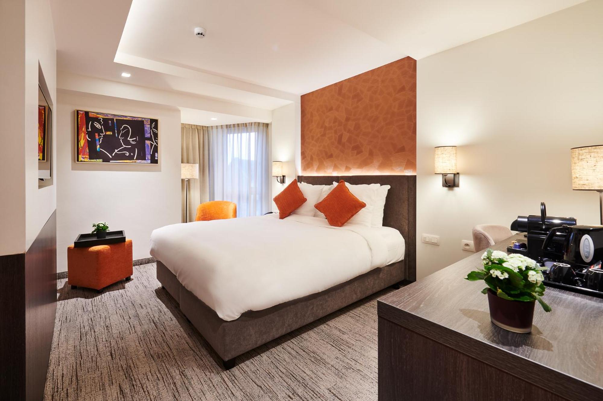 Deluxe Queen Room