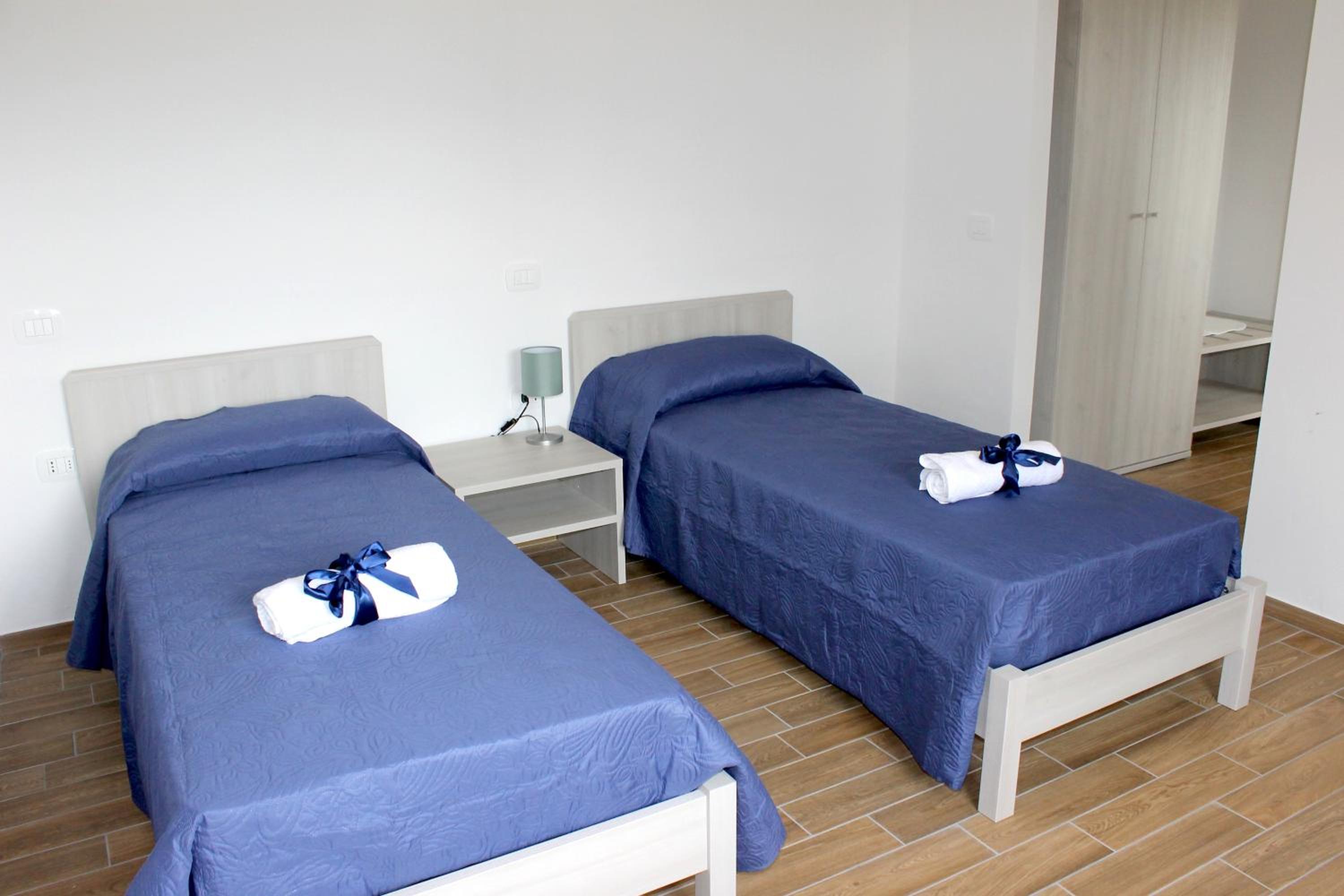Quadruple Room with Private Bathroom - Photo 4