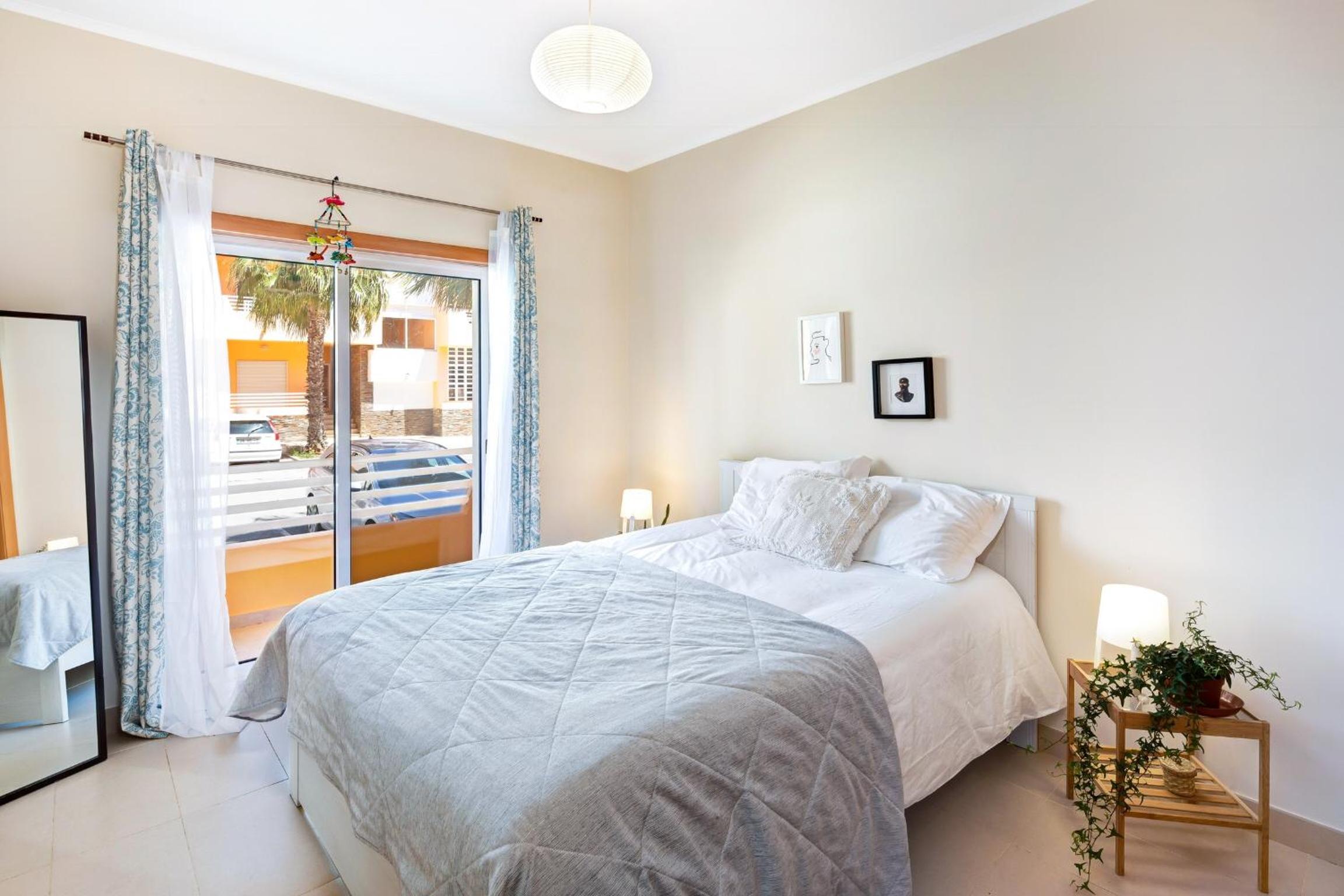 One-Bedroom House - Photo 2