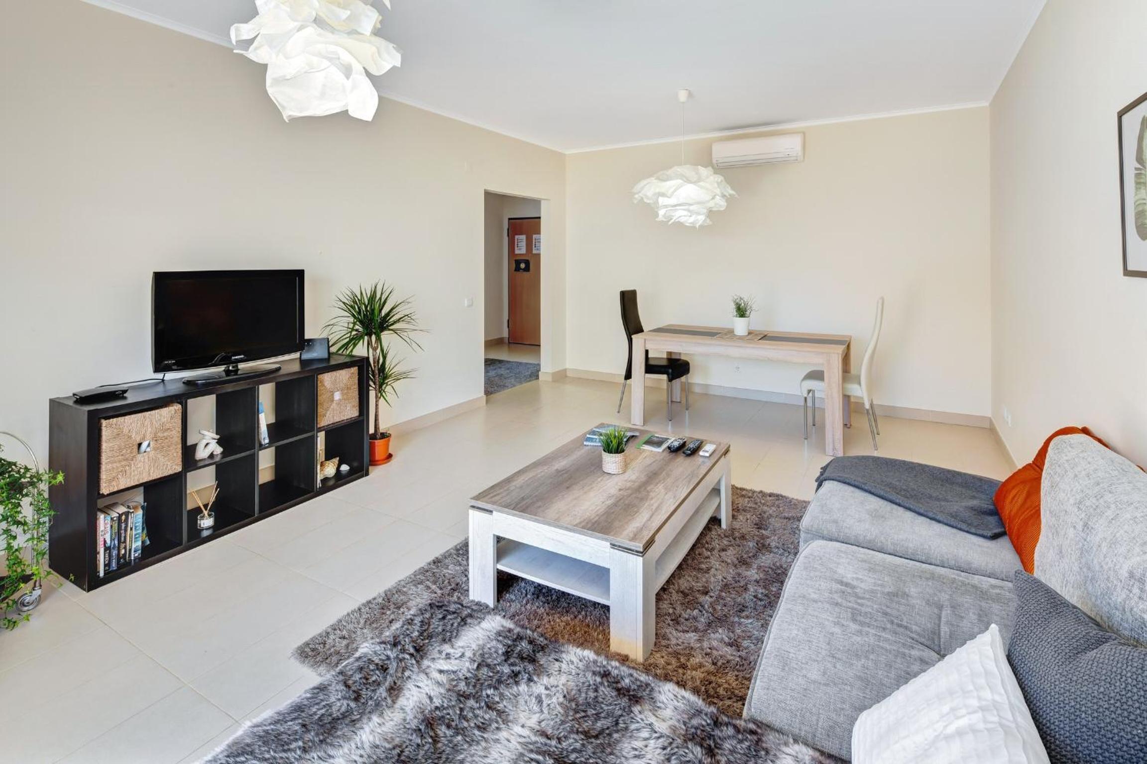 One-Bedroom House - Photo 4