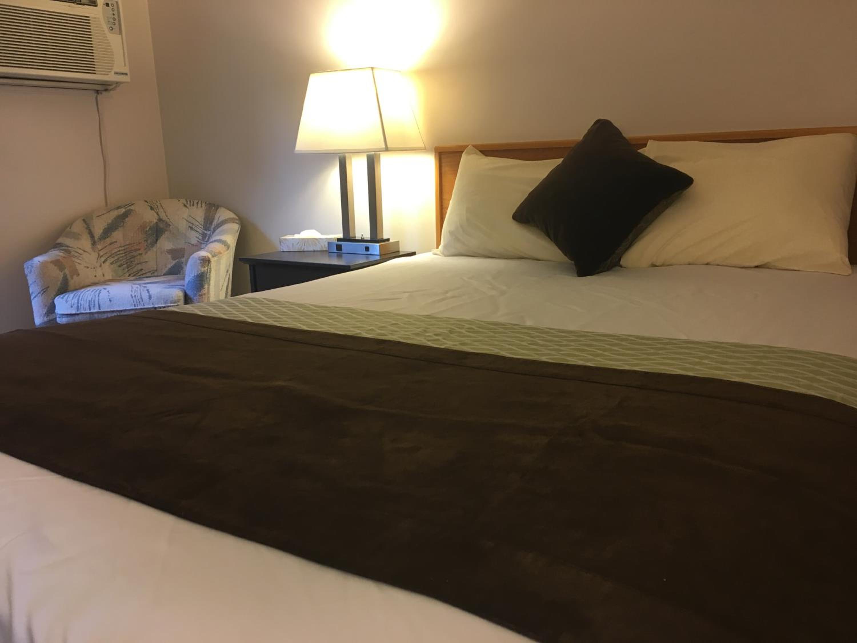 Queen Room photo 1
