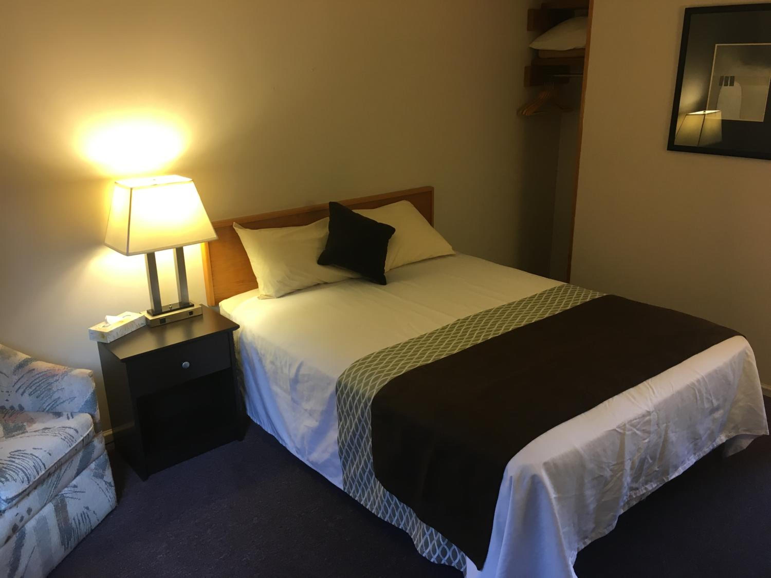 Queen Room photo 3