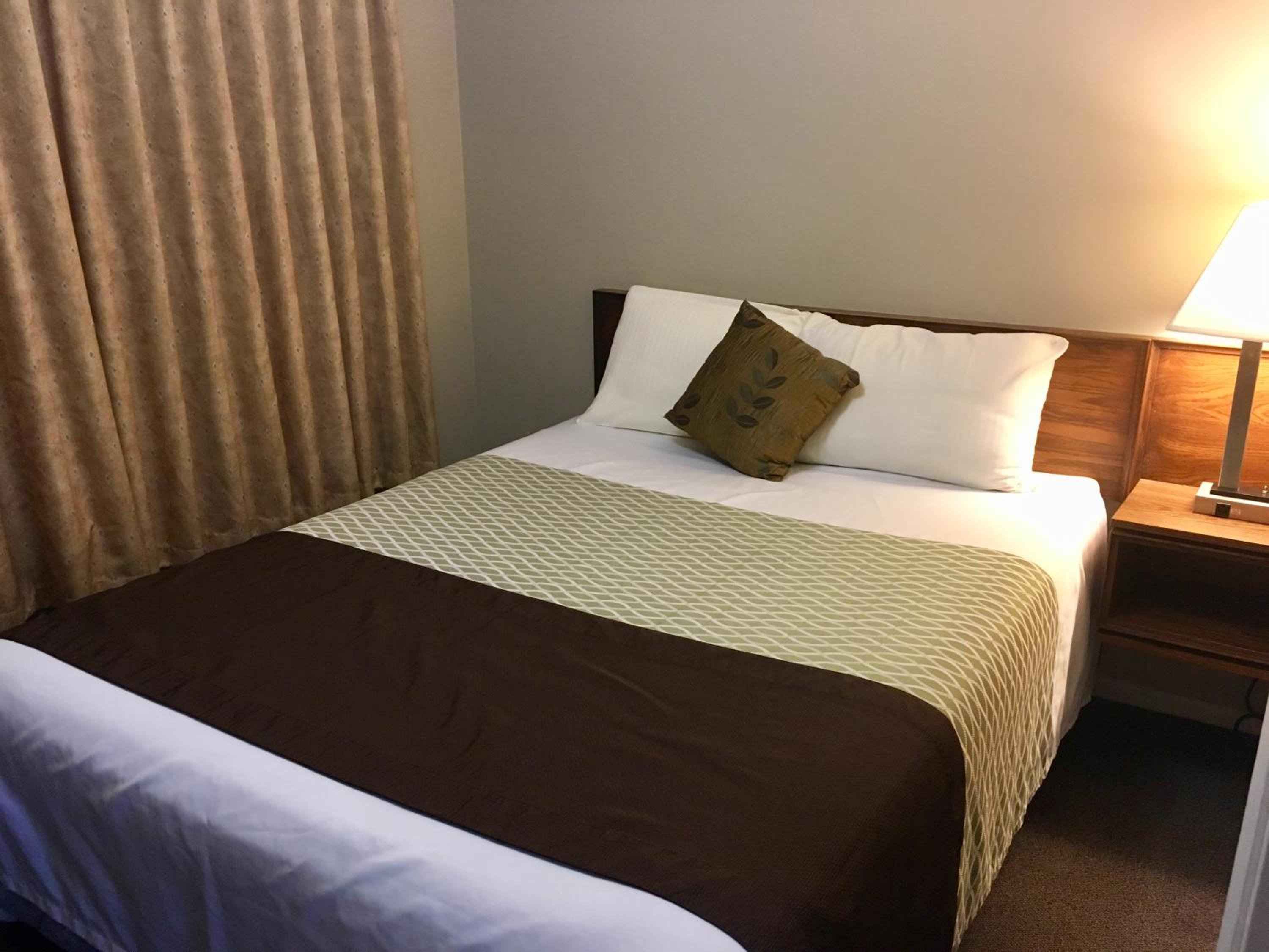 Deluxe Queen Room with Two Queen Beds photo 3