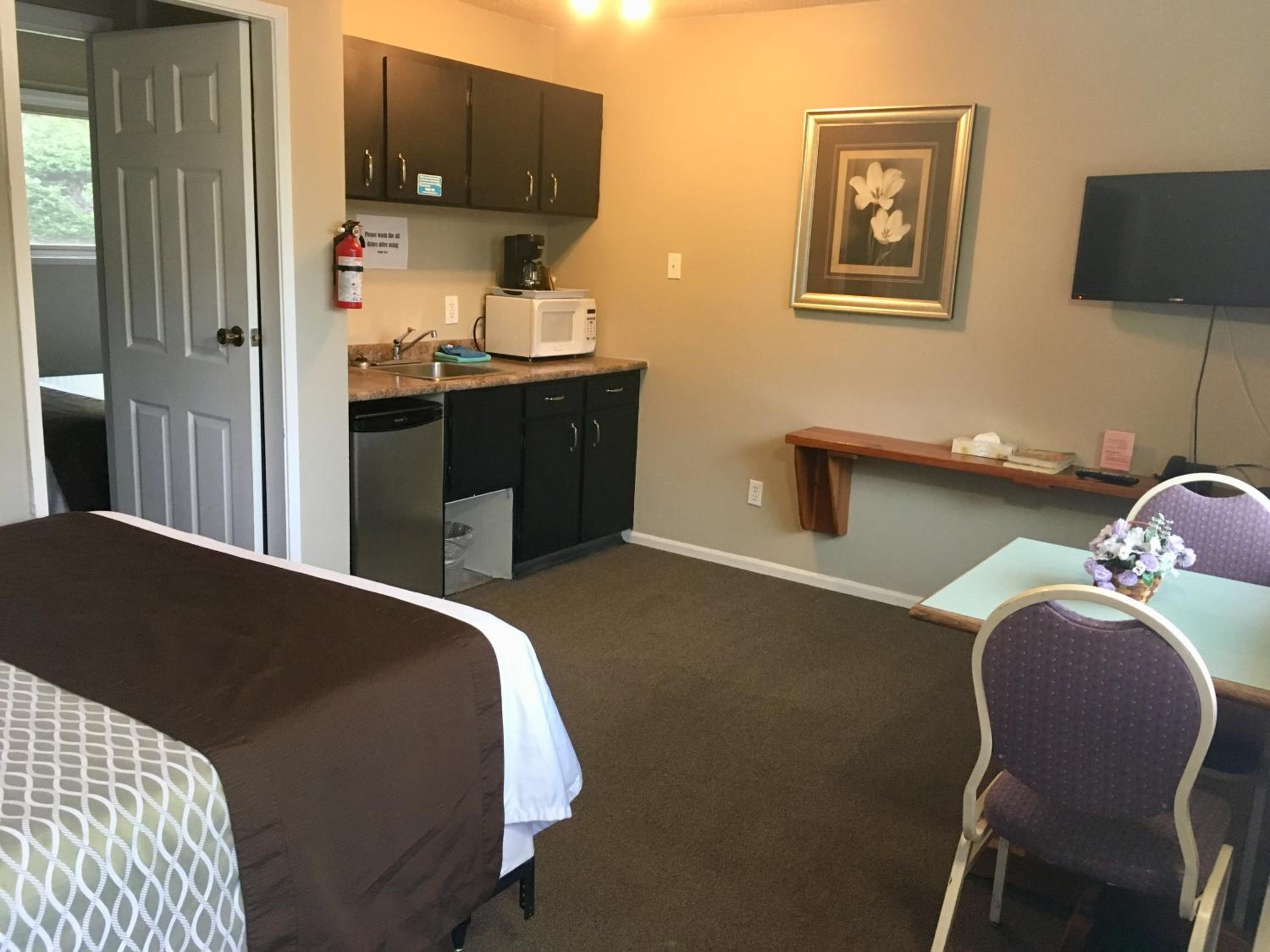 Deluxe Queen Room with Two Queen Beds photo 1