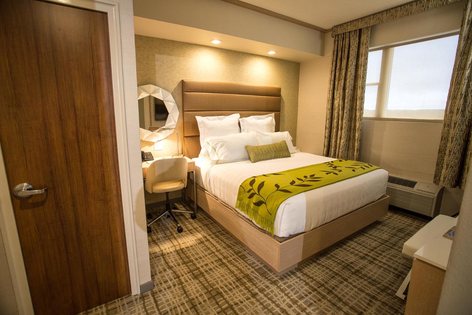 Standard Queen Room photo 1