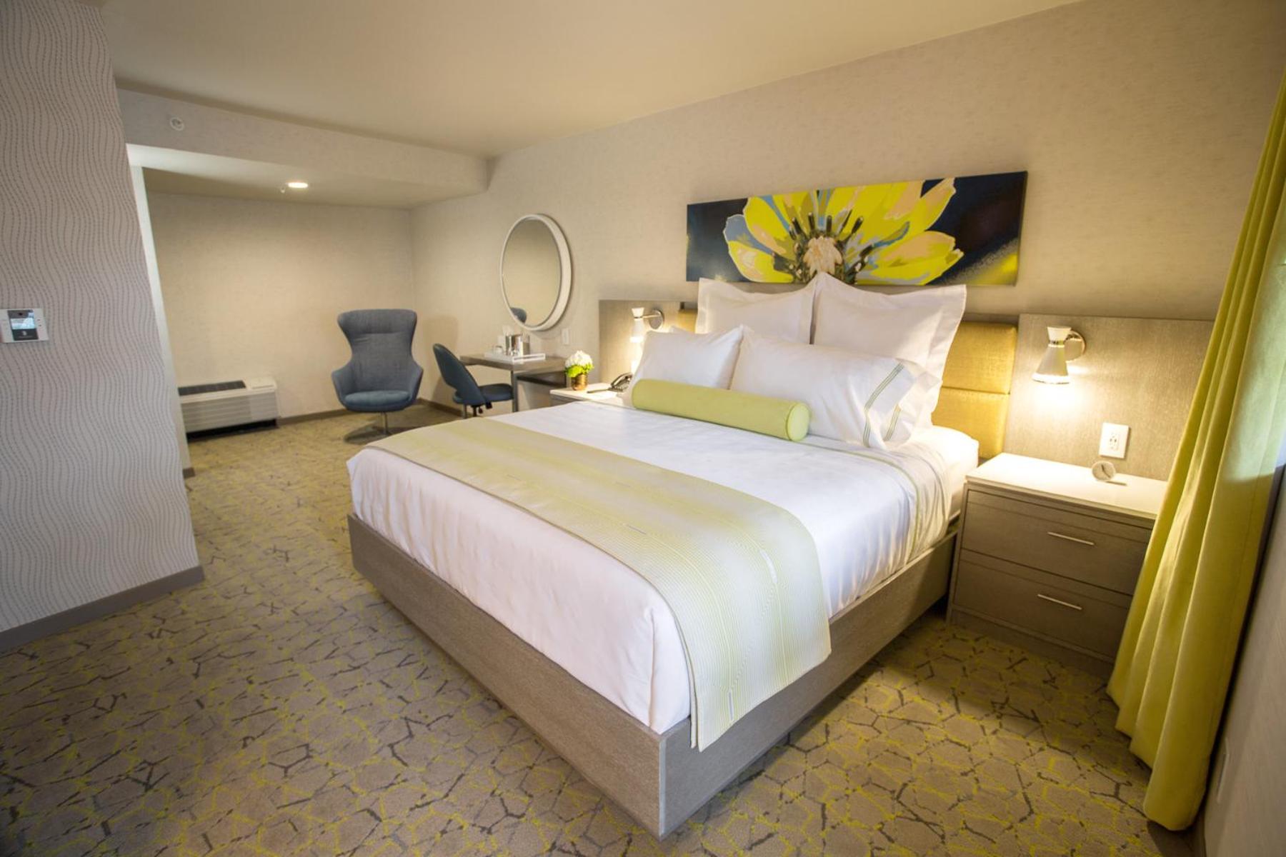 King Room with Pool View - Disability Access photo 1