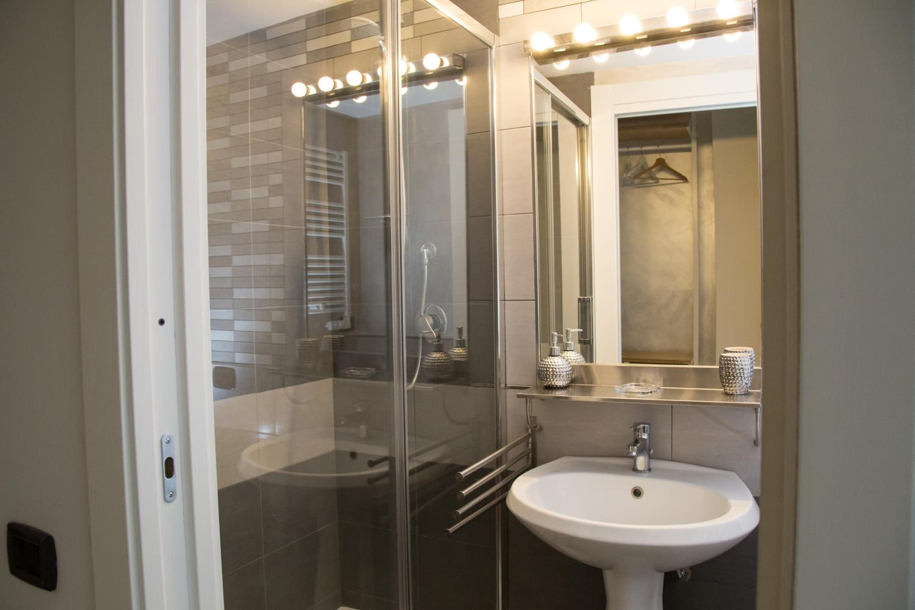 Queen Room with Spa Bath photo 2