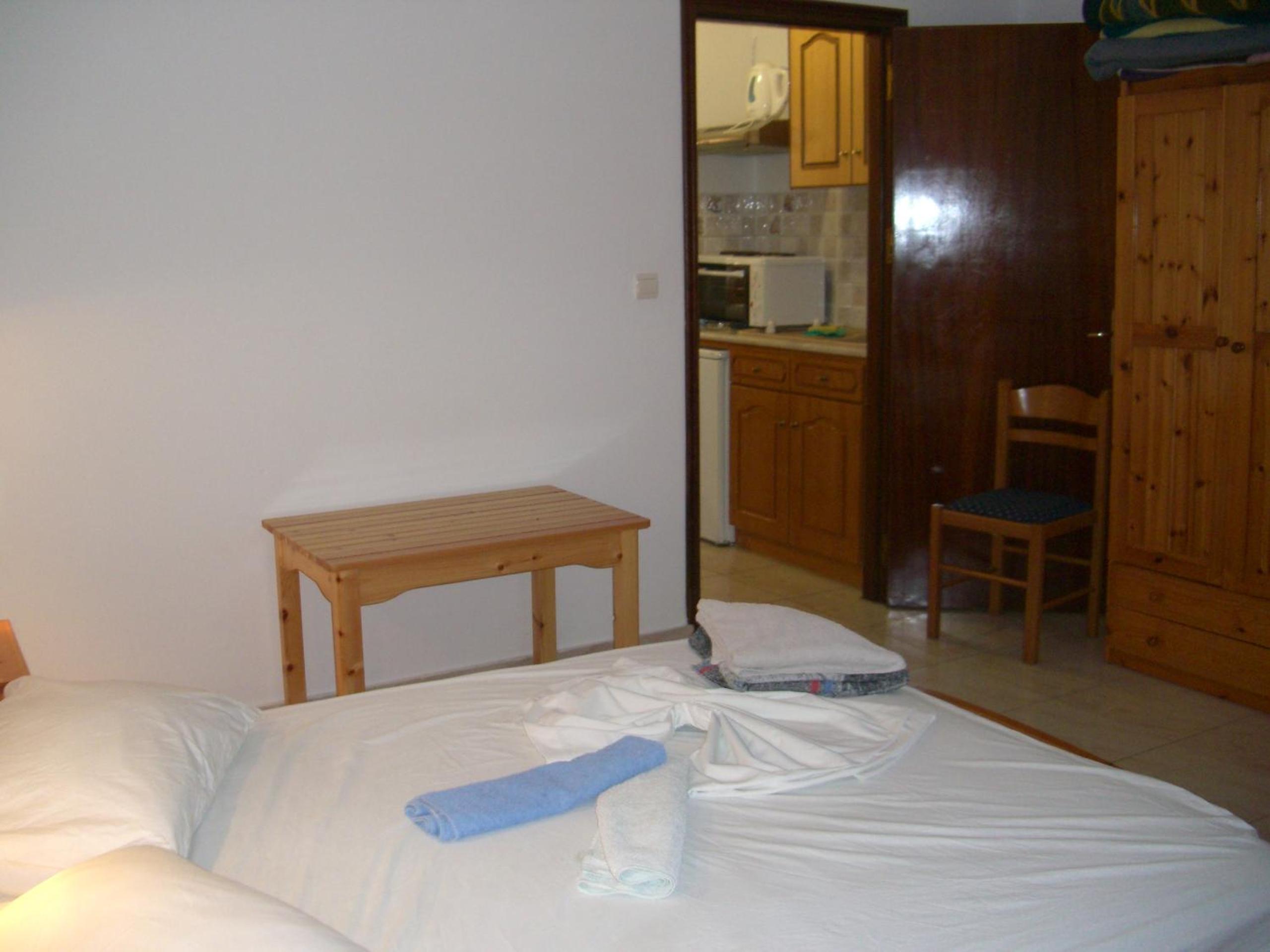 One-Bedroom Apartment photo 1