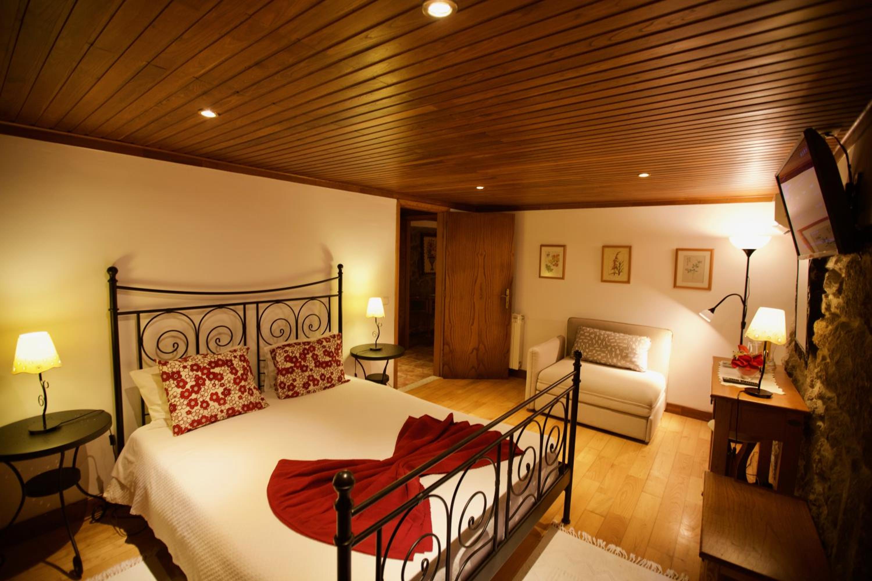 Double Room with River View - Photo 1