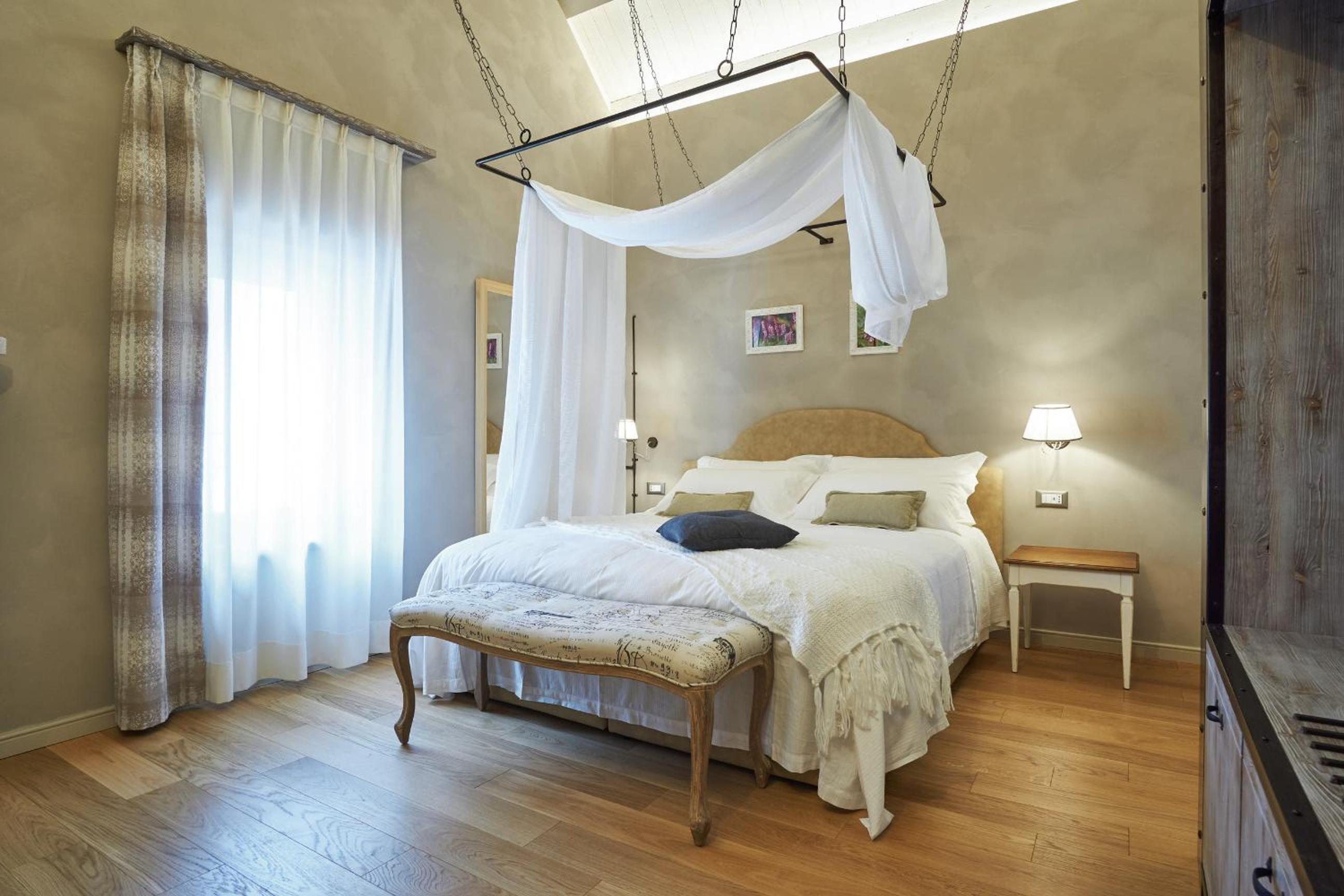 Deluxe Triple Room with shower