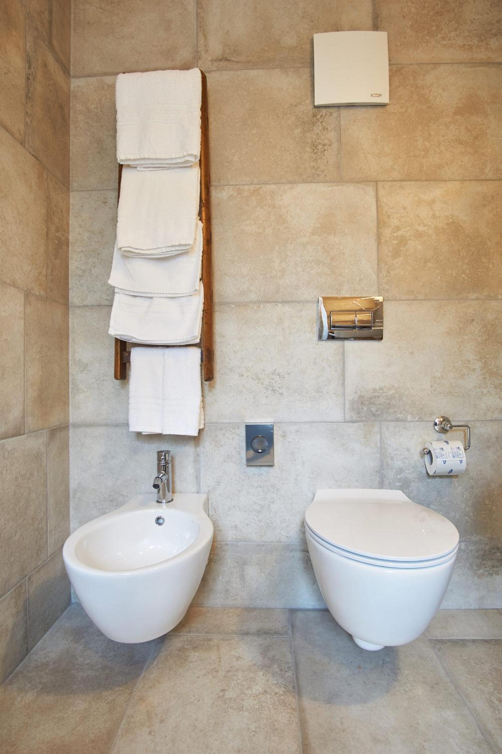 Deluxe Triple Room with shower - Photo 10