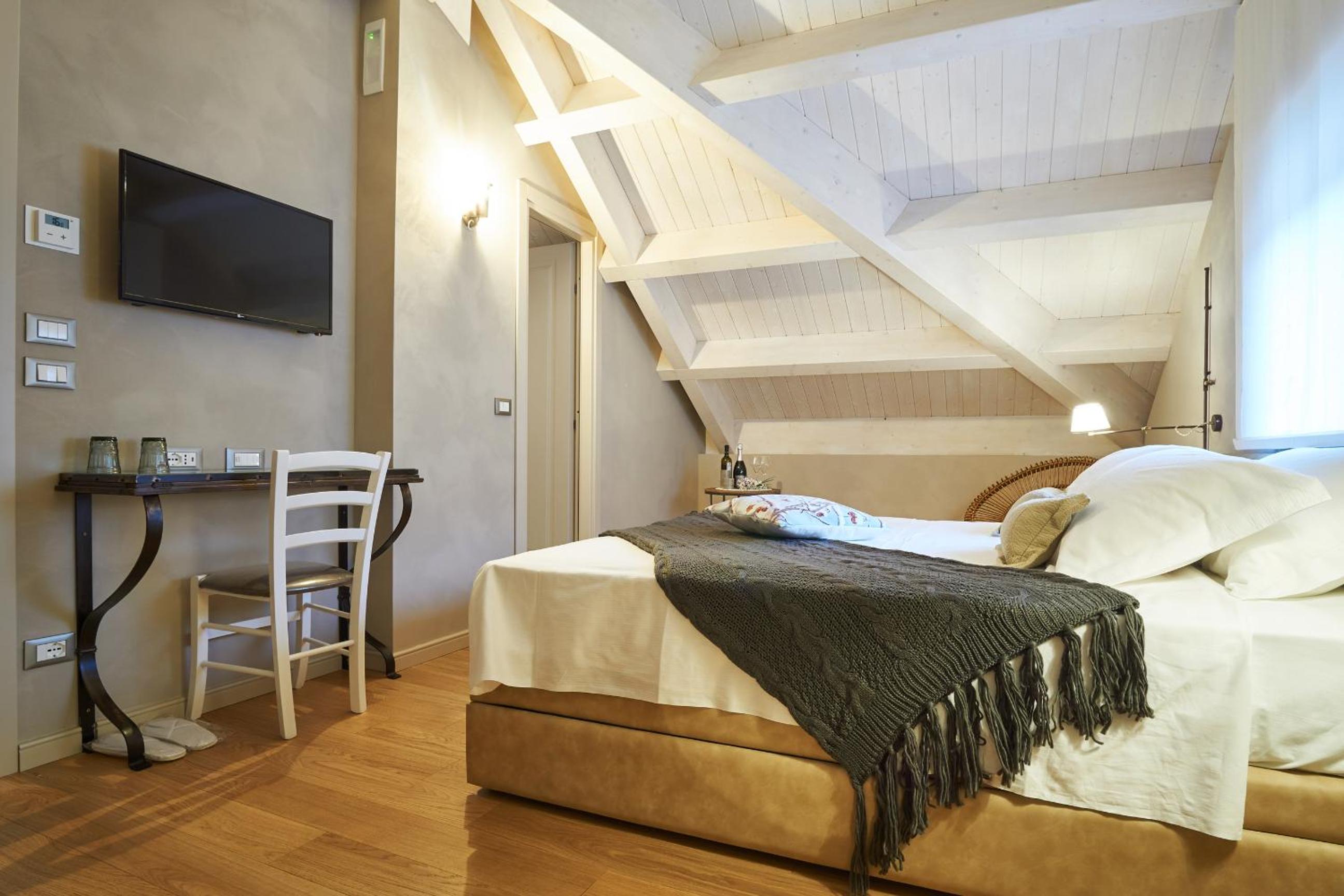 Quadruple Room with Private Bathroom - Photo 2