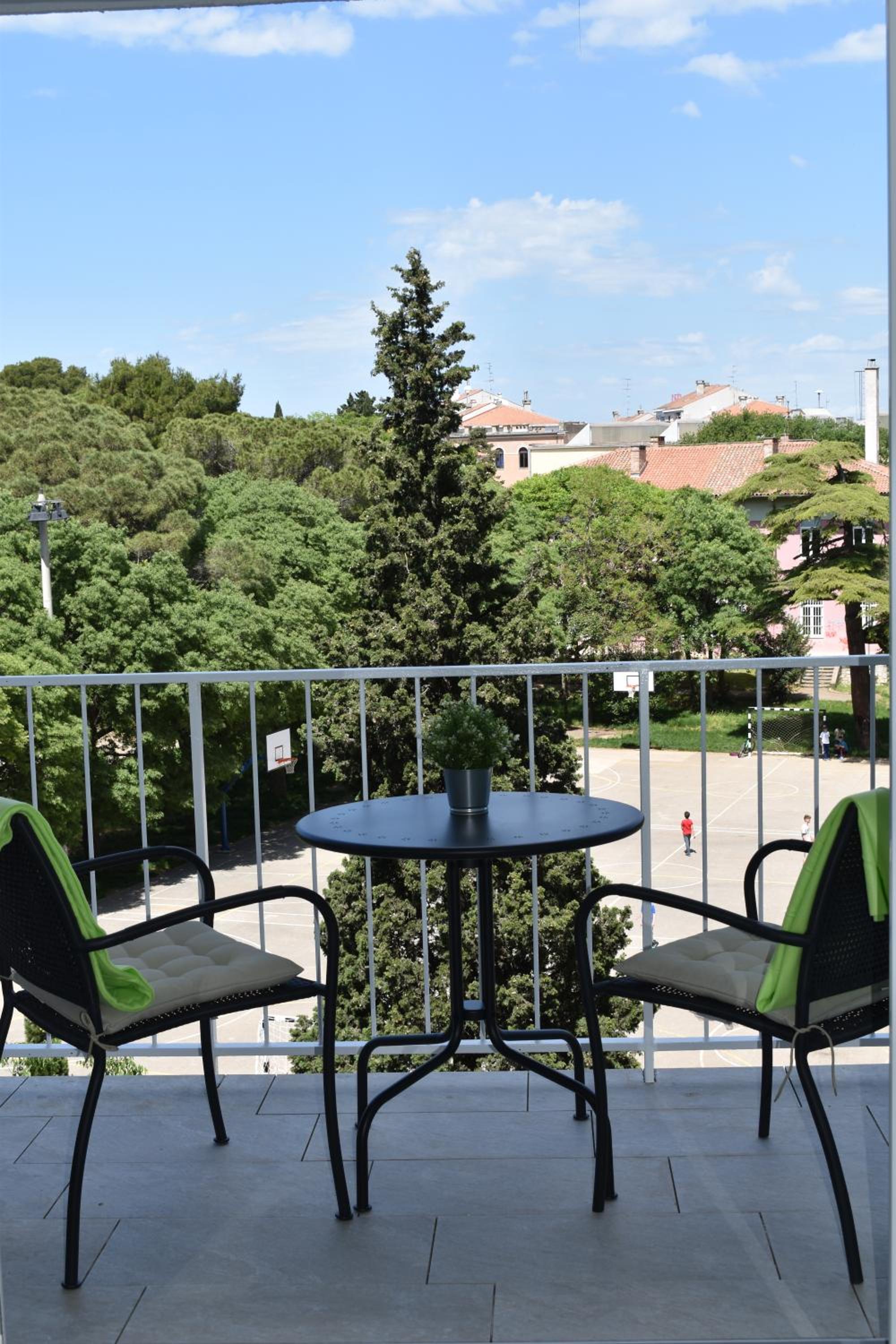 Apartment with Balcony - Photo 13