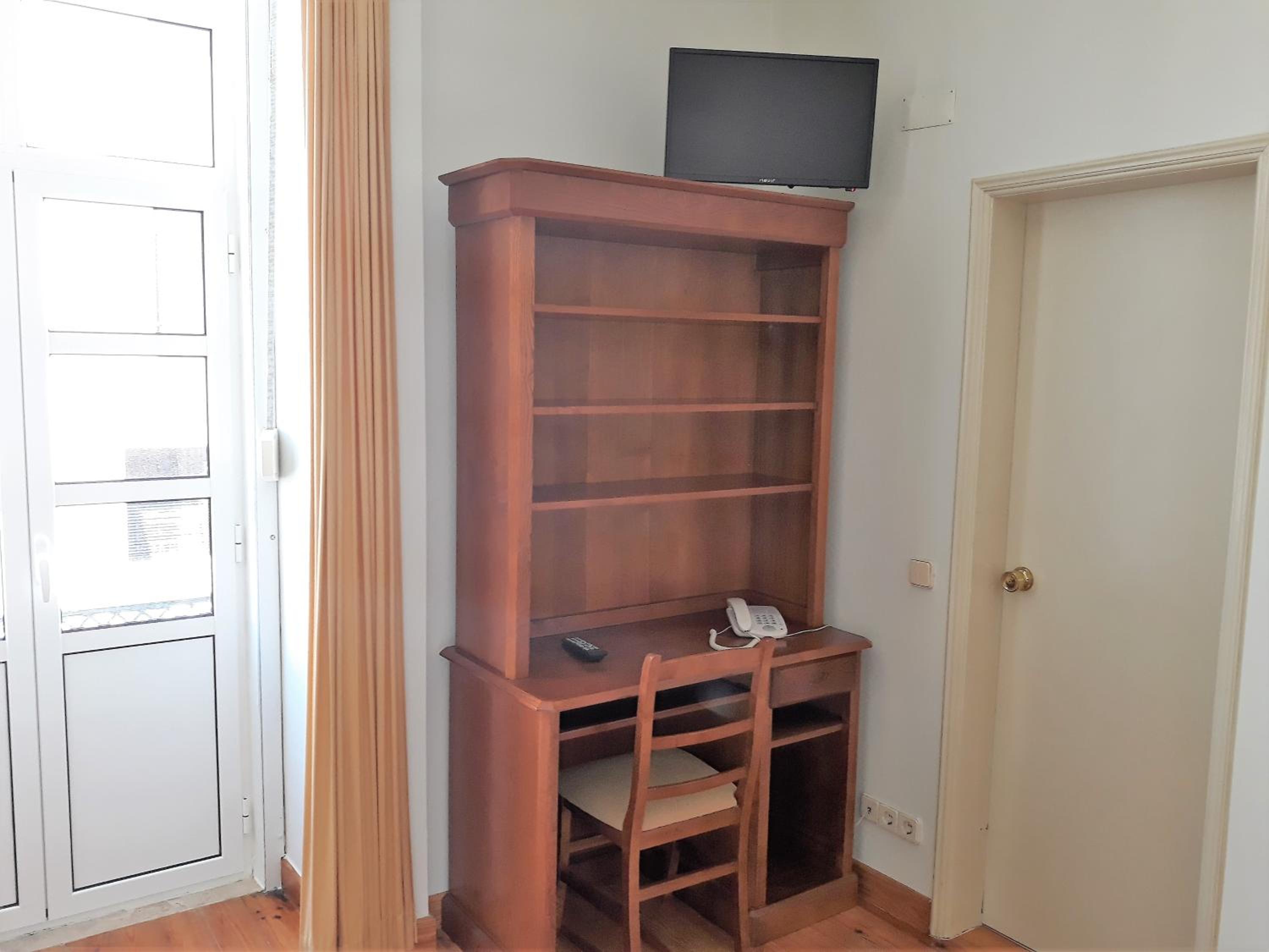 Twin Room - Photo 7