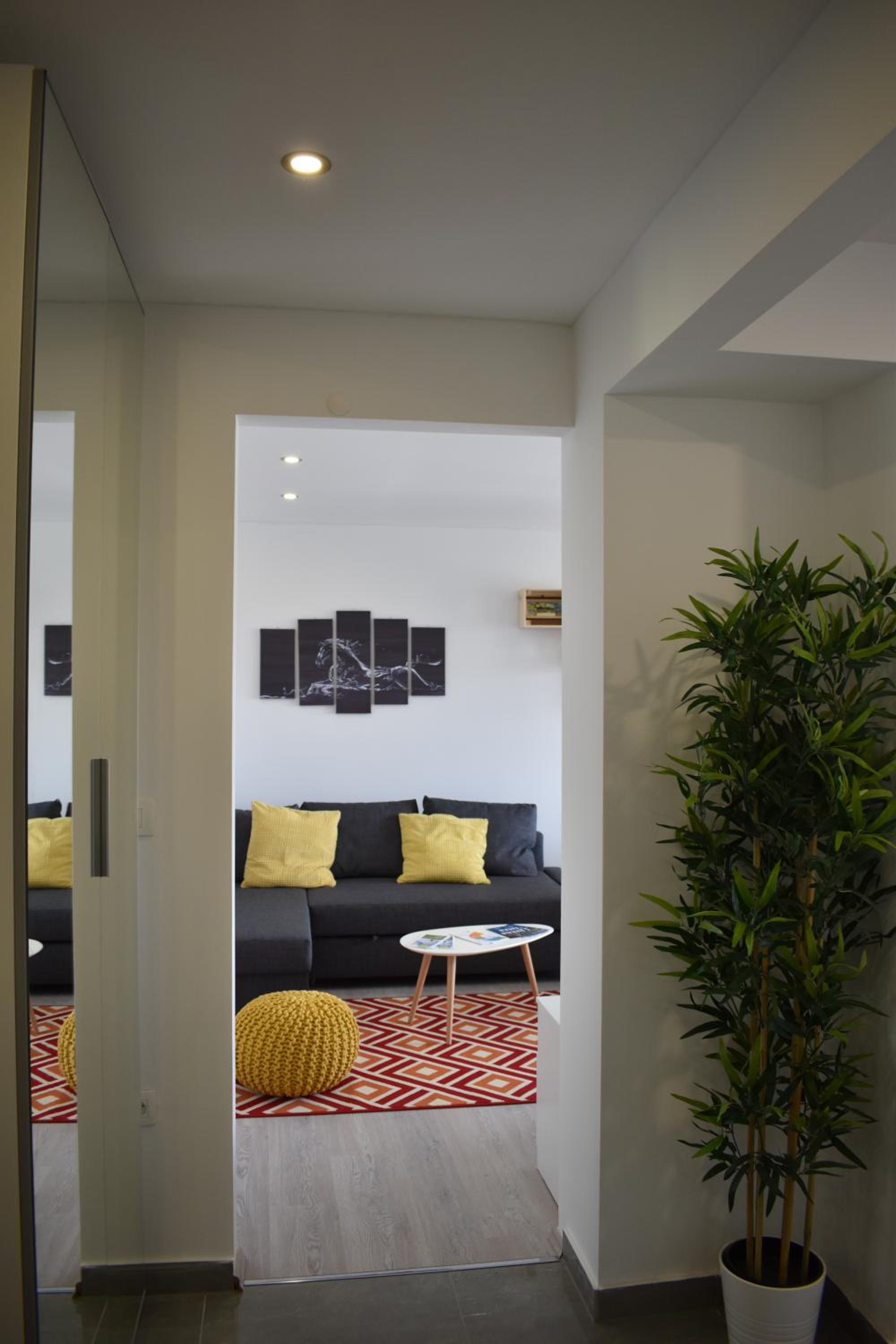 Apartment with Balcony - Photo 8