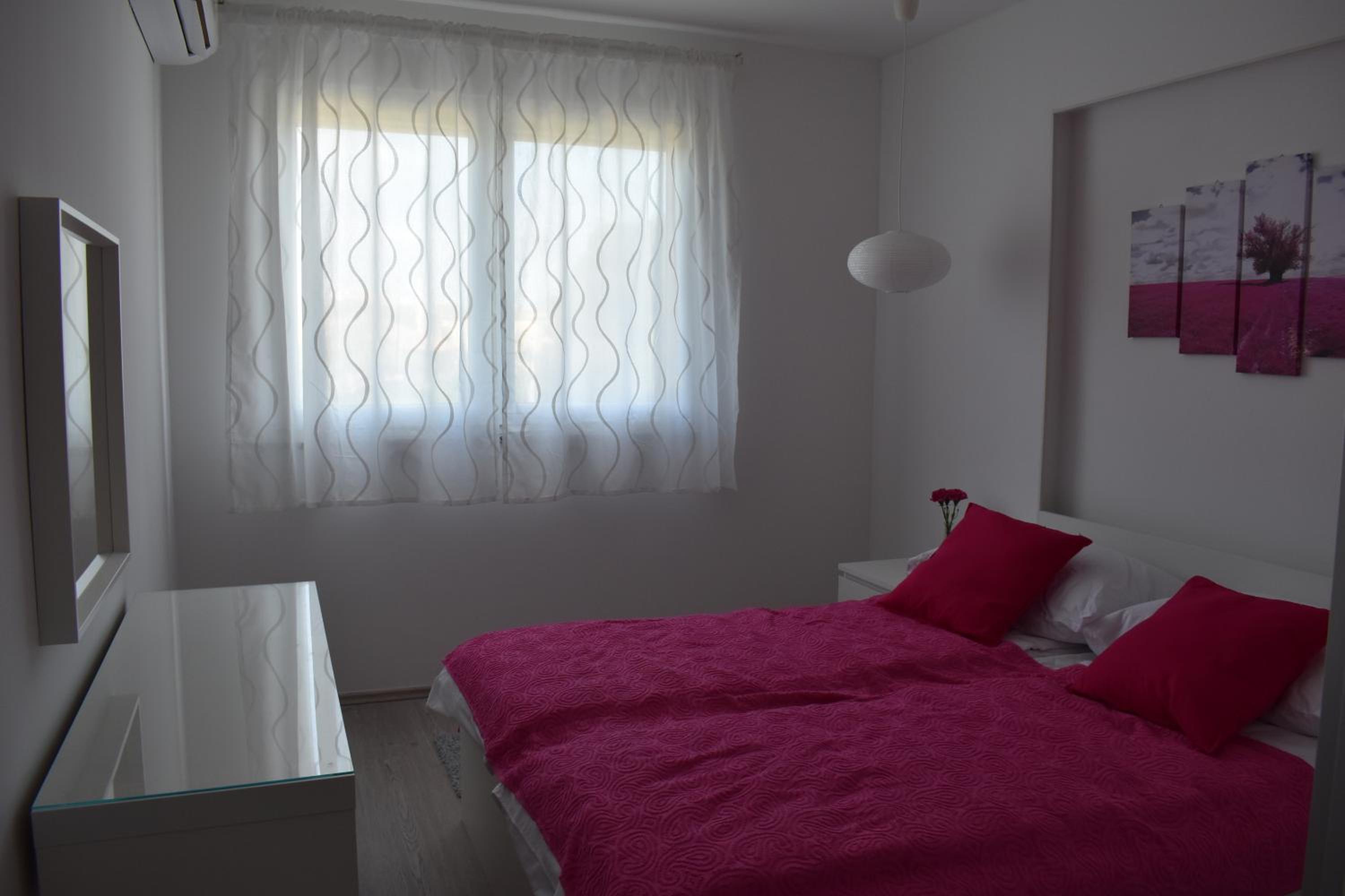 Apartment with Balcony - Photo 5