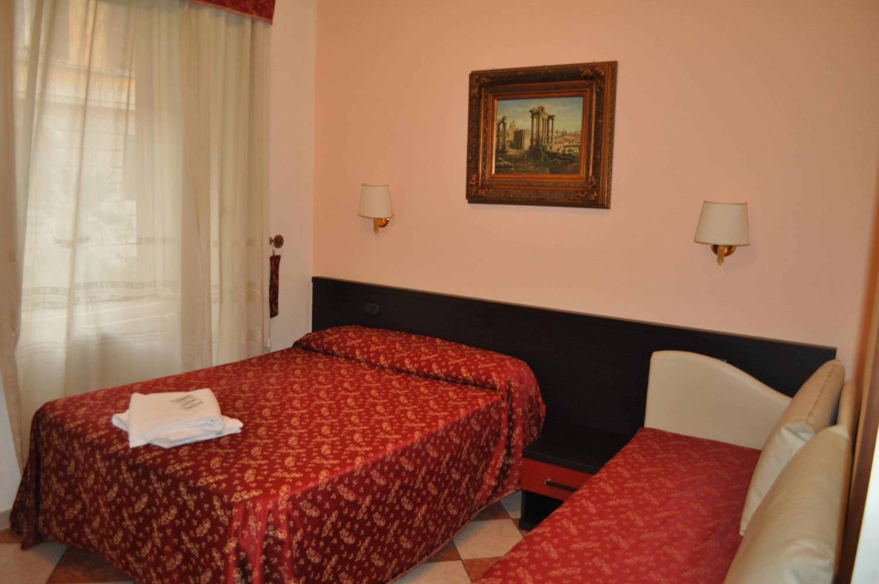 Double Room with Private External Bathroom photo 3