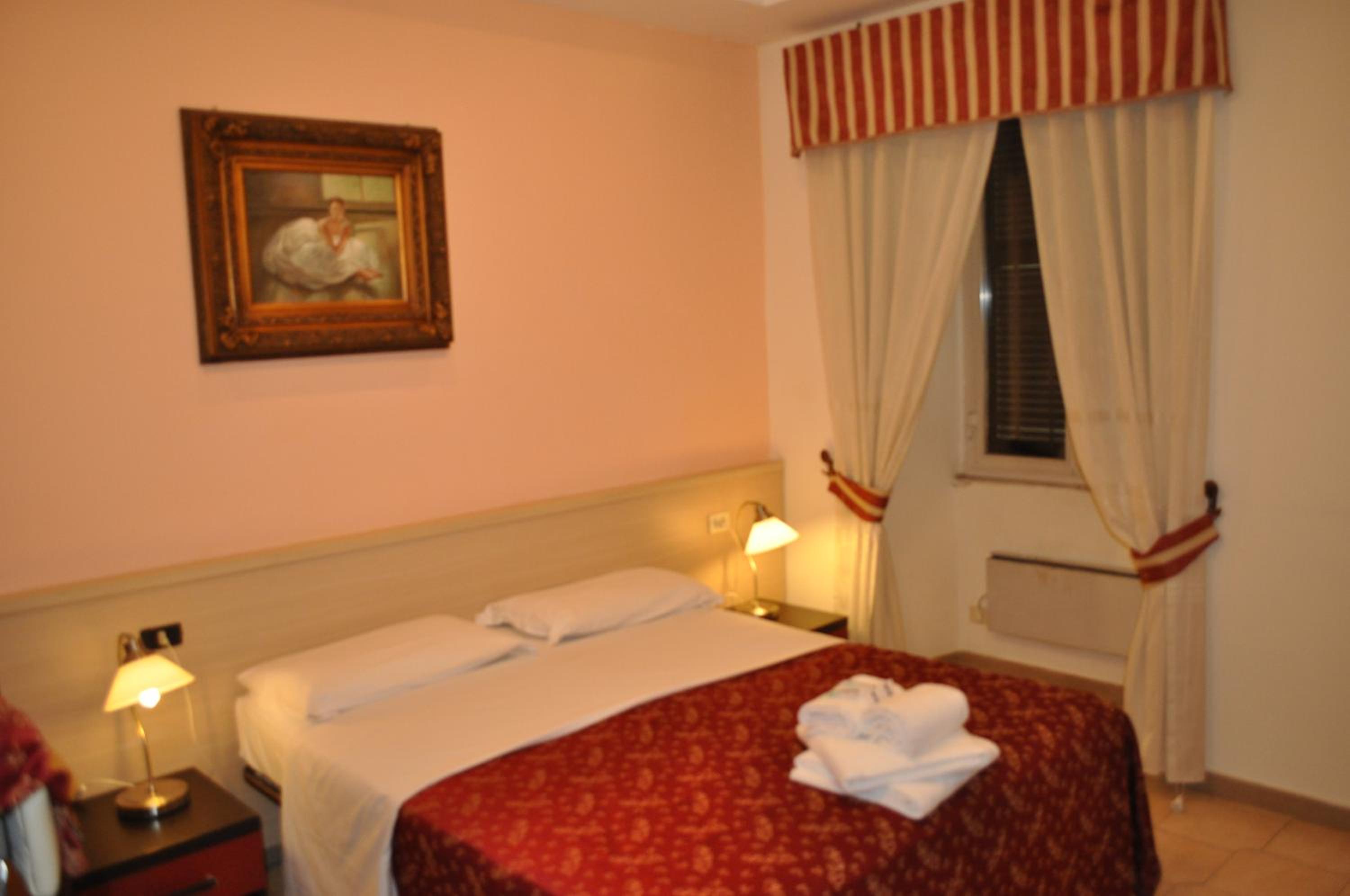 Double Room with Private External Bathroom photo 1