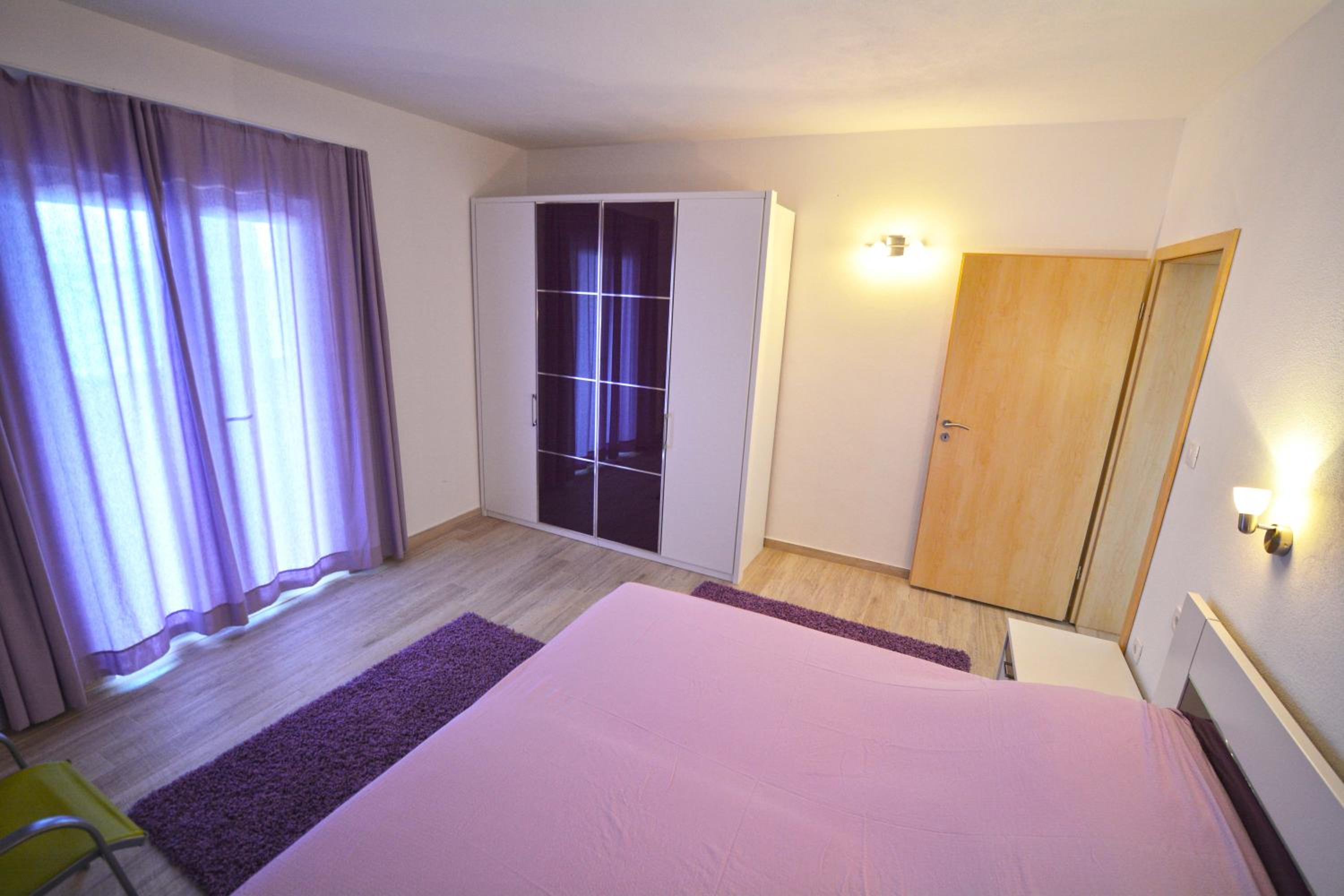 Deluxe Apartment photo 2