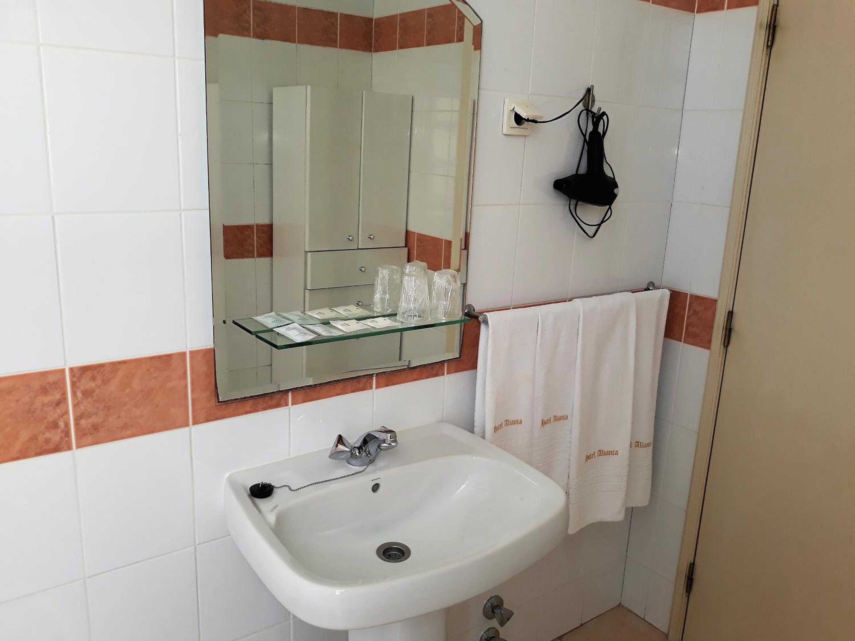 Double Room - Photo 10