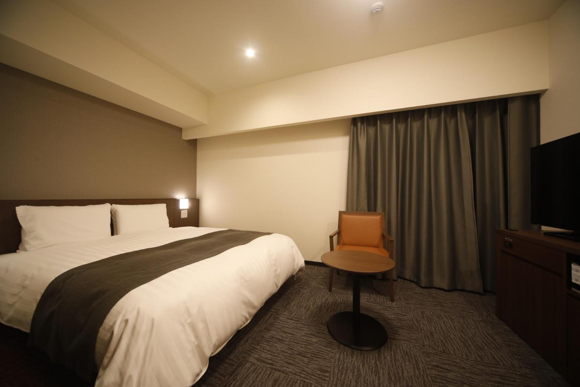 Queen Room - Non-Smoking - Photo 8