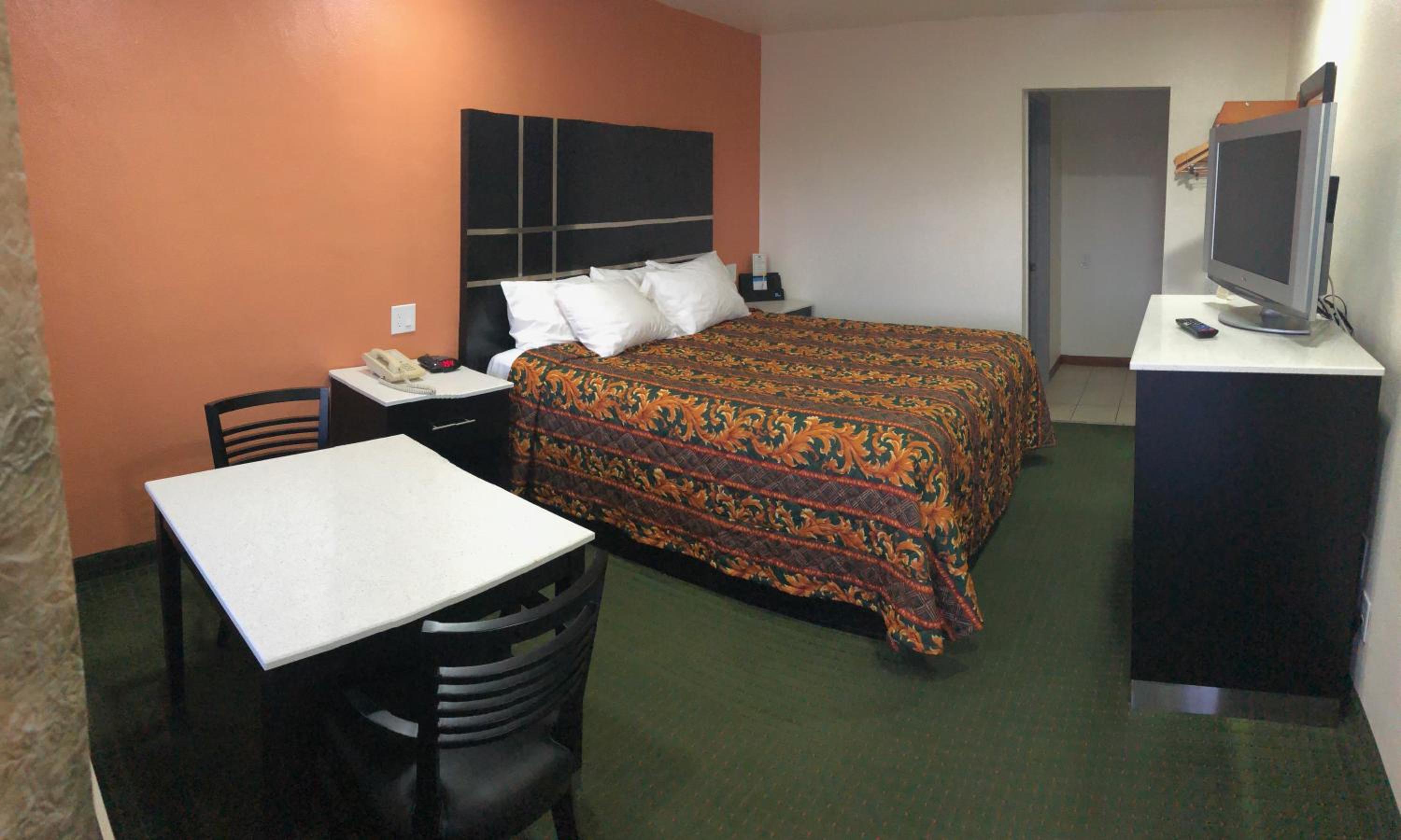 King Room - Non-Smoking photo 1